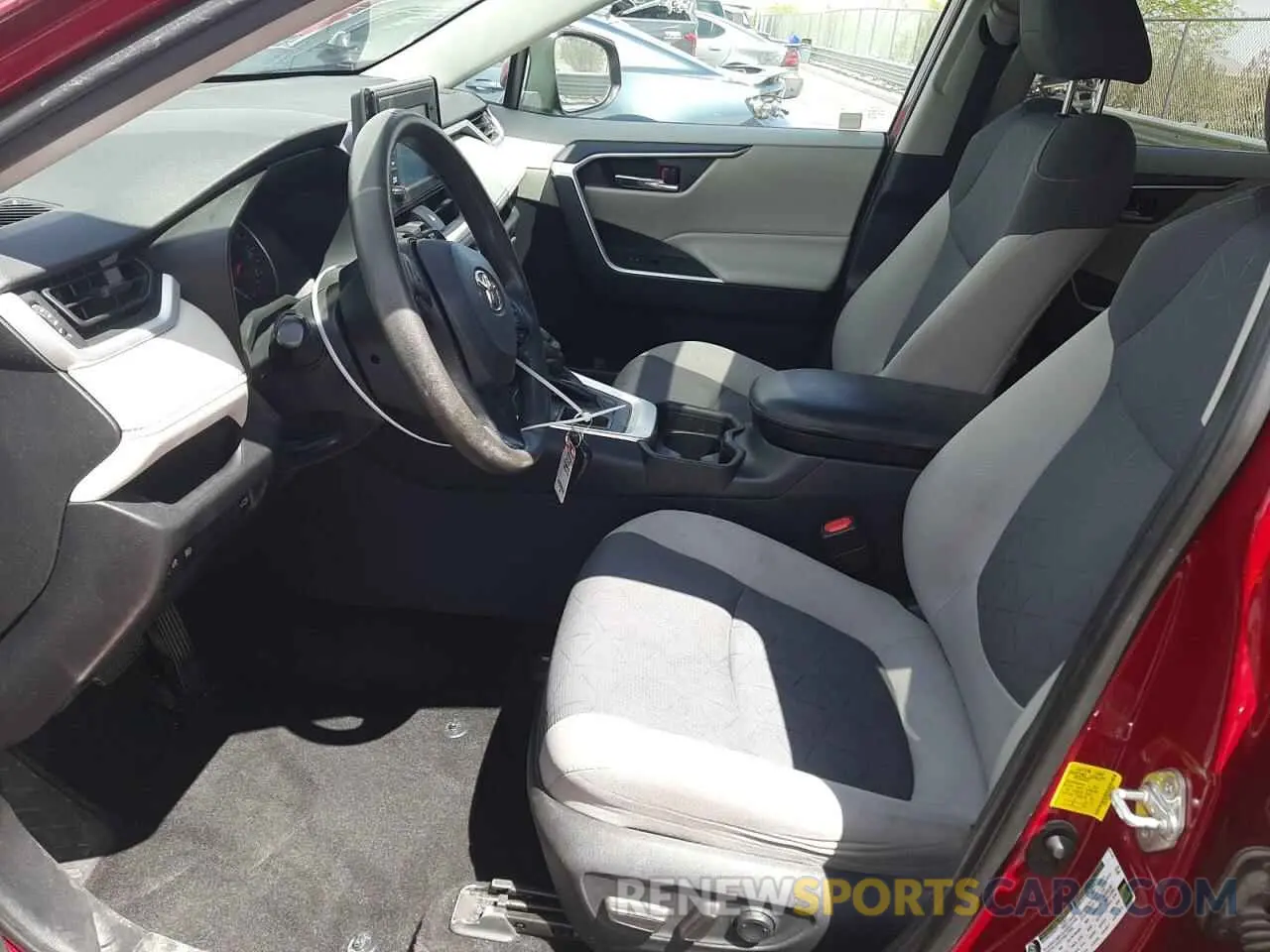 7 Photograph of a damaged car 2T3W1RFV0KW030547 TOYOTA RAV4 2019