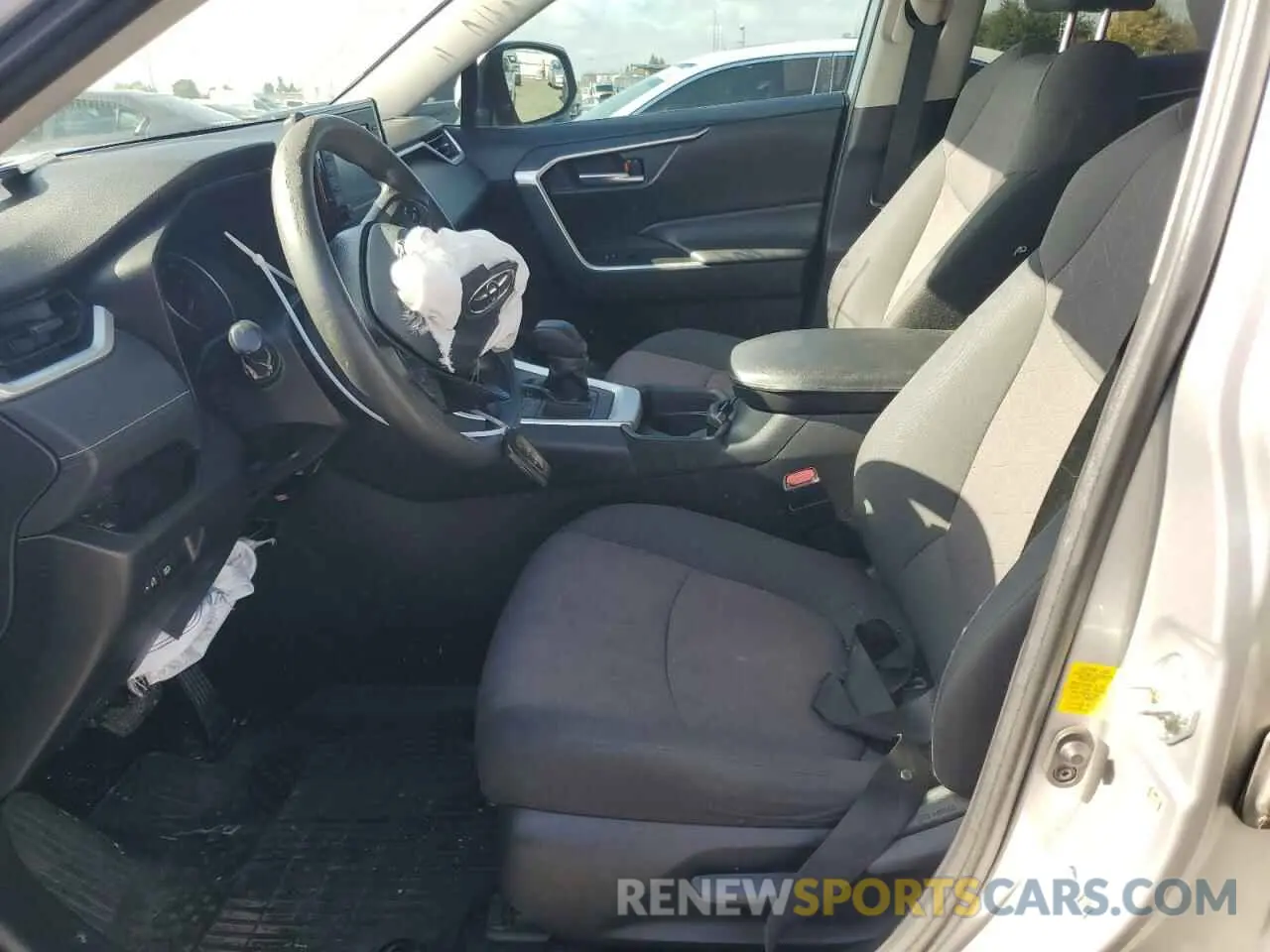 7 Photograph of a damaged car 2T3W1RFV0KW036705 TOYOTA RAV4 2019