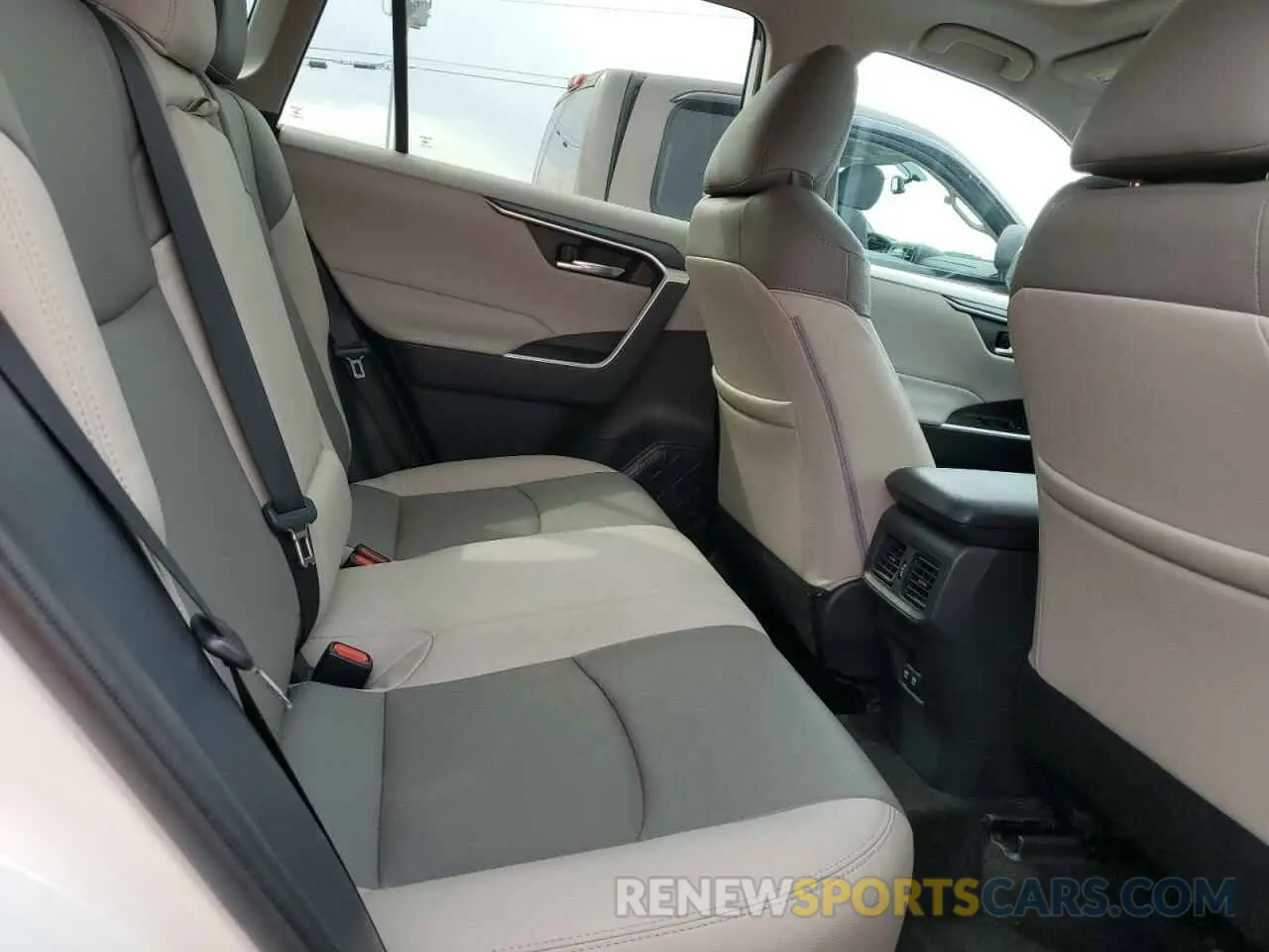 11 Фотография поврежденного автомобиля 2T3W1RFV1KC030428 TOYOTA RAV4 2019