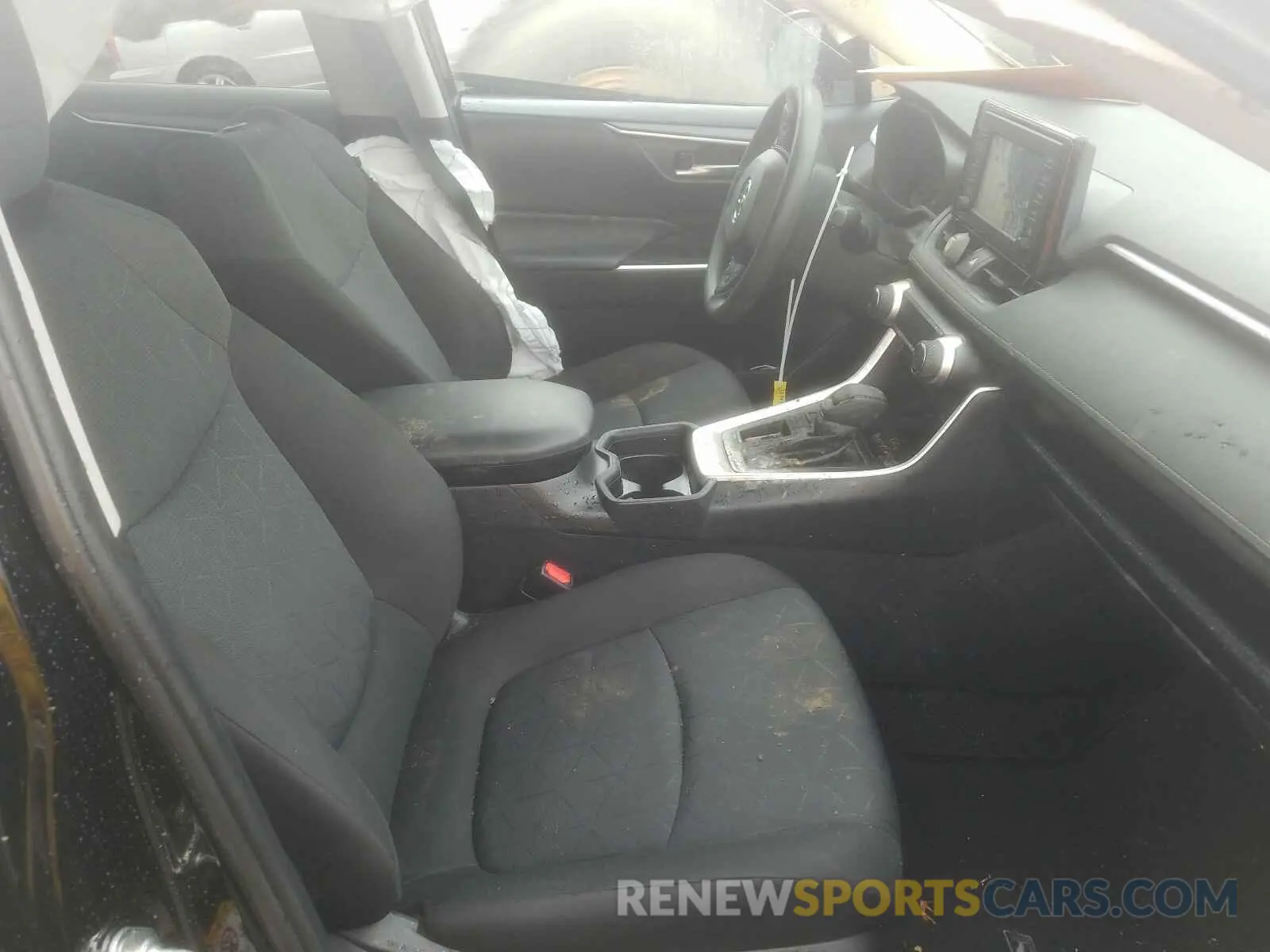 5 Photograph of a damaged car 2T3W1RFV1KW009030 TOYOTA RAV4 2019