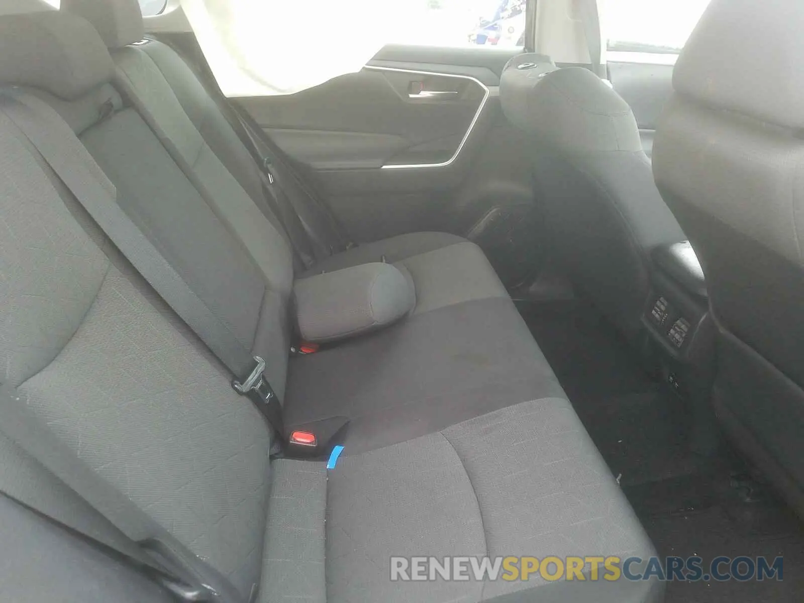 6 Photograph of a damaged car 2T3W1RFV1KW009030 TOYOTA RAV4 2019