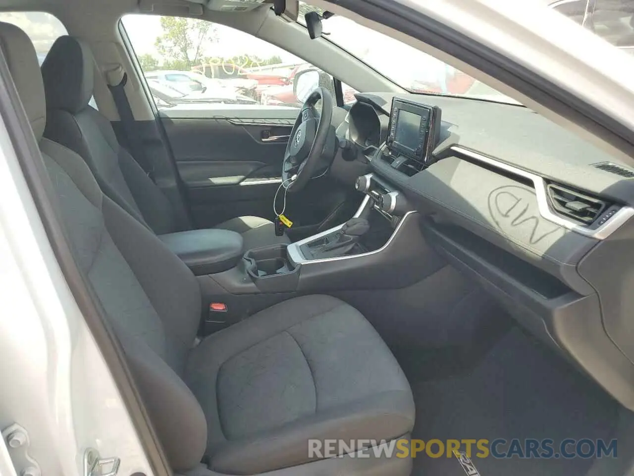 5 Photograph of a damaged car 2T3W1RFV1KW029696 TOYOTA RAV4 2019