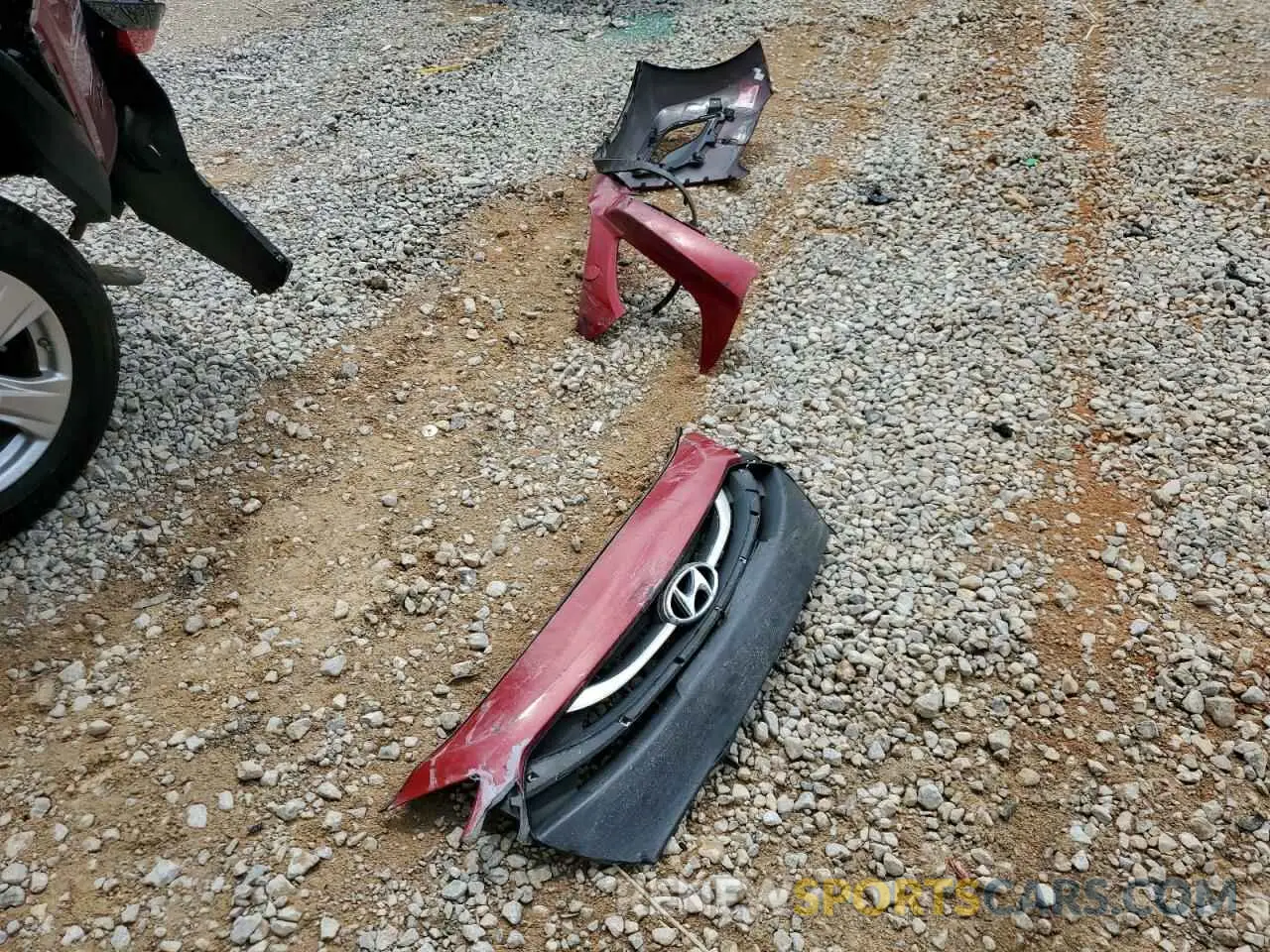 13 Photograph of a damaged car 2T3W1RFV1KW033201 TOYOTA RAV4 2019