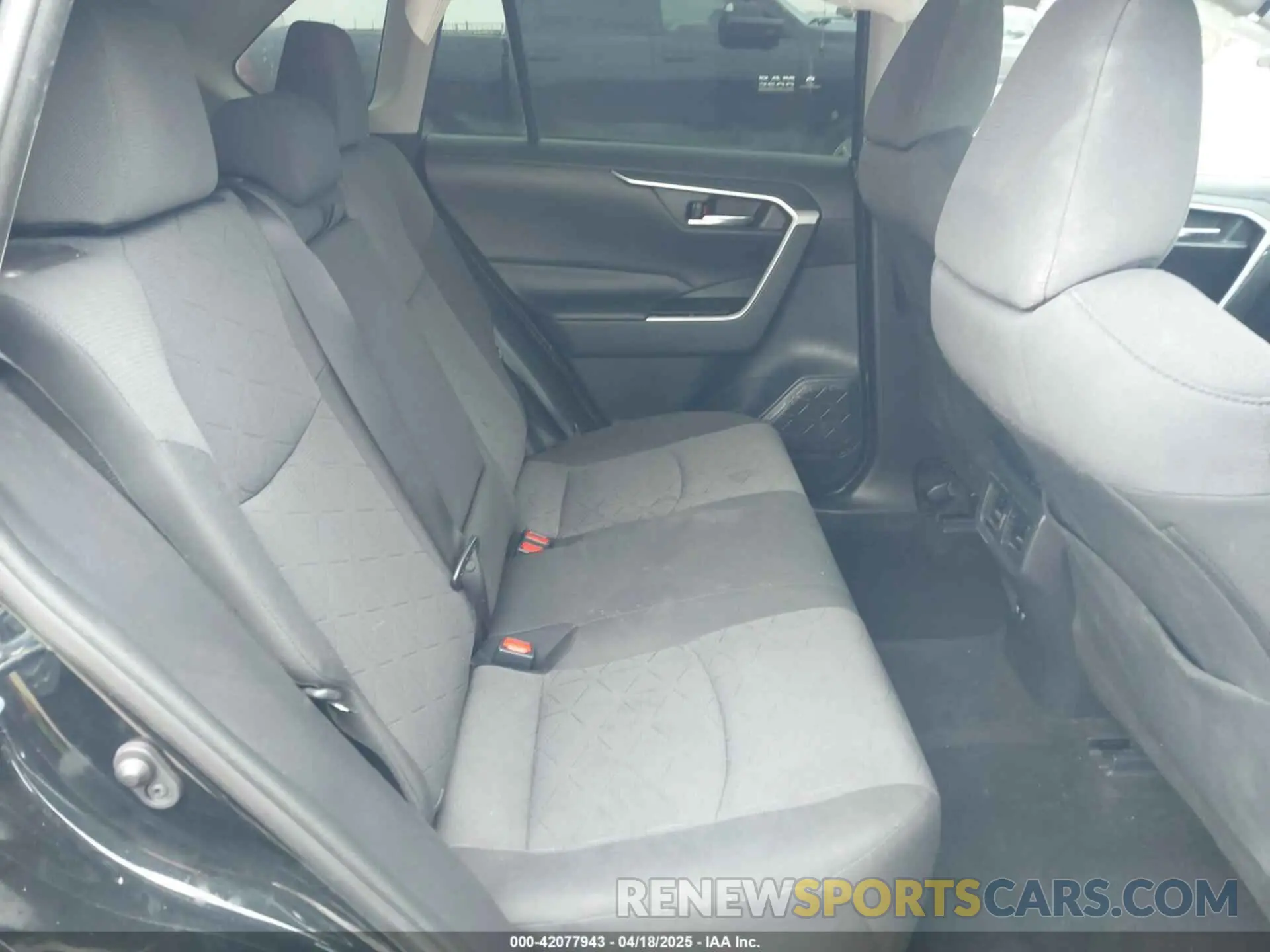 8 Photograph of a damaged car 2T3W1RFV1KW043291 TOYOTA RAV4 2019