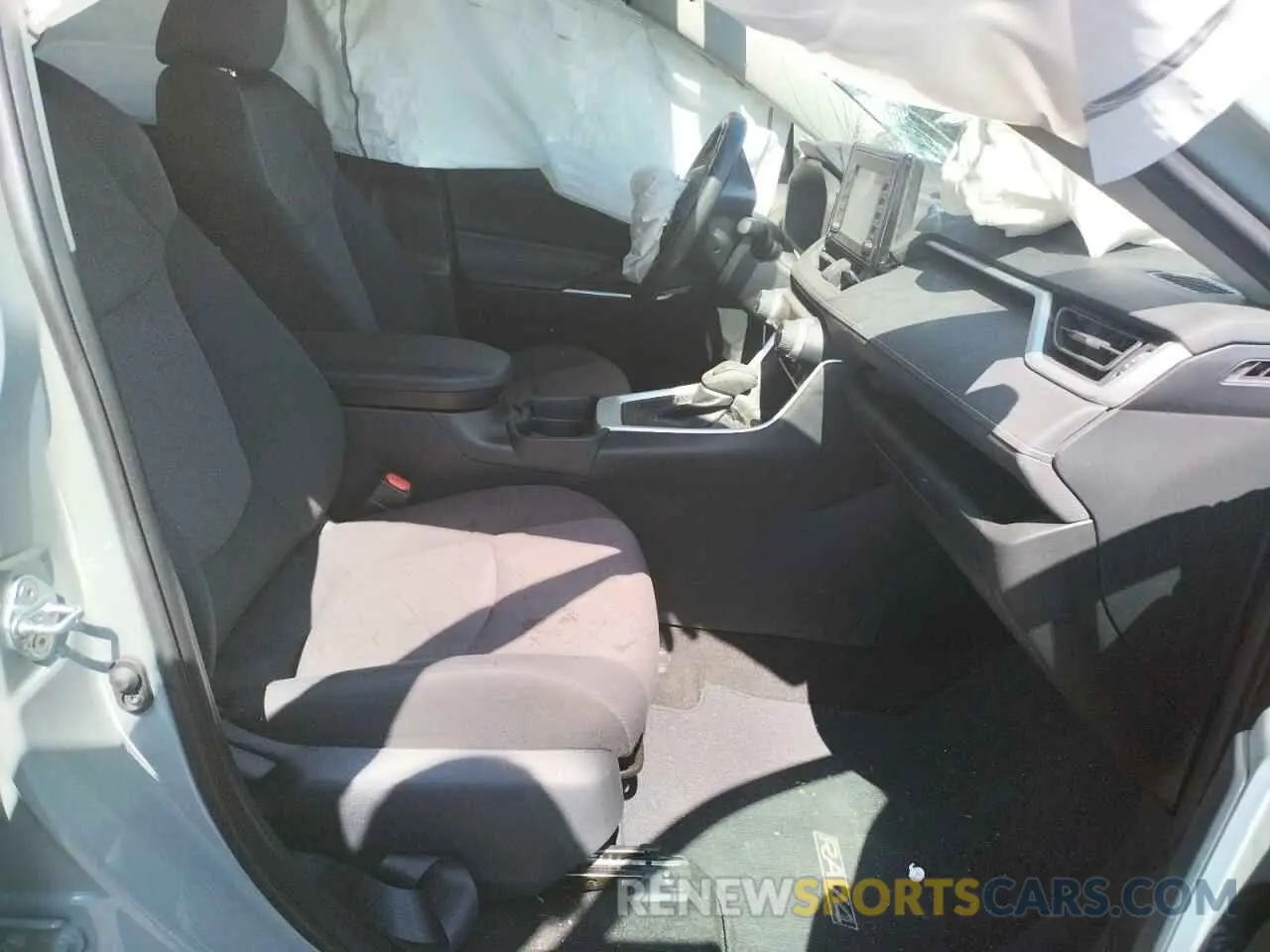 5 Фотография поврежденного автомобиля 2T3W1RFV1KW047065 TOYOTA RAV4 2019