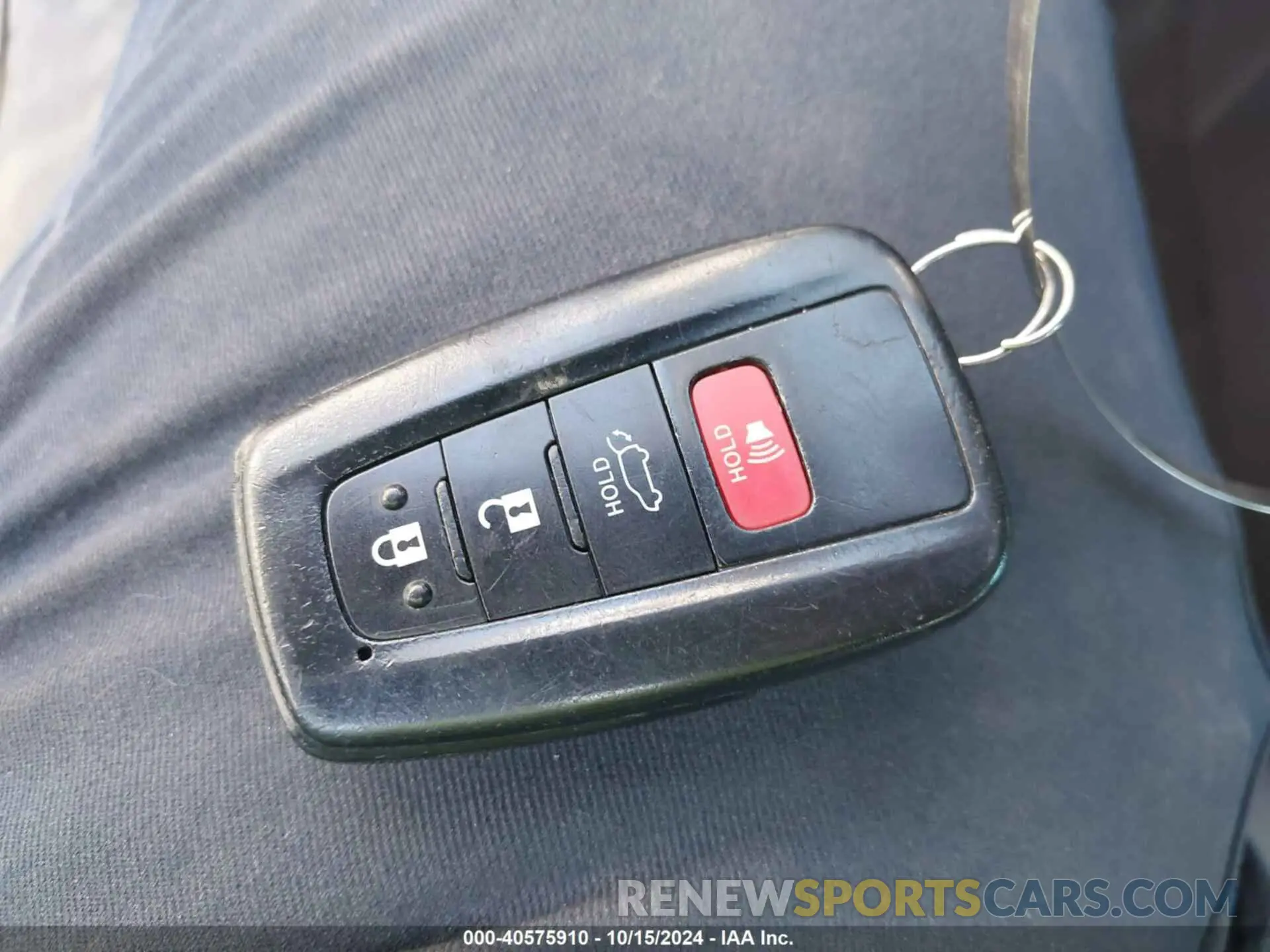 11 Photograph of a damaged car 2T3W1RFV2KC005716 TOYOTA RAV4 2019