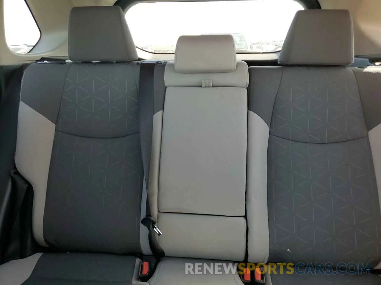10 Фотография поврежденного автомобиля 2T3W1RFV2KC016862 TOYOTA RAV4 2019