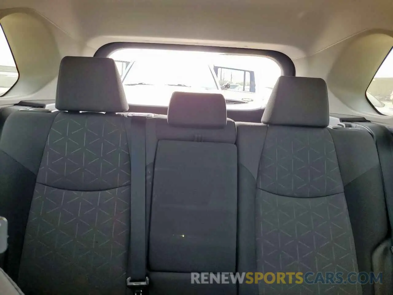 10 Фотография поврежденного автомобиля 2T3W1RFV2KC023276 TOYOTA RAV4 2019
