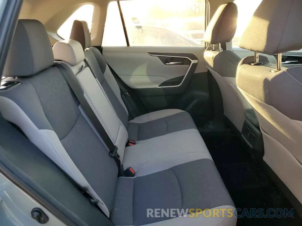 10 Photograph of a damaged car 2T3W1RFV2KW005911 TOYOTA RAV4 2019
