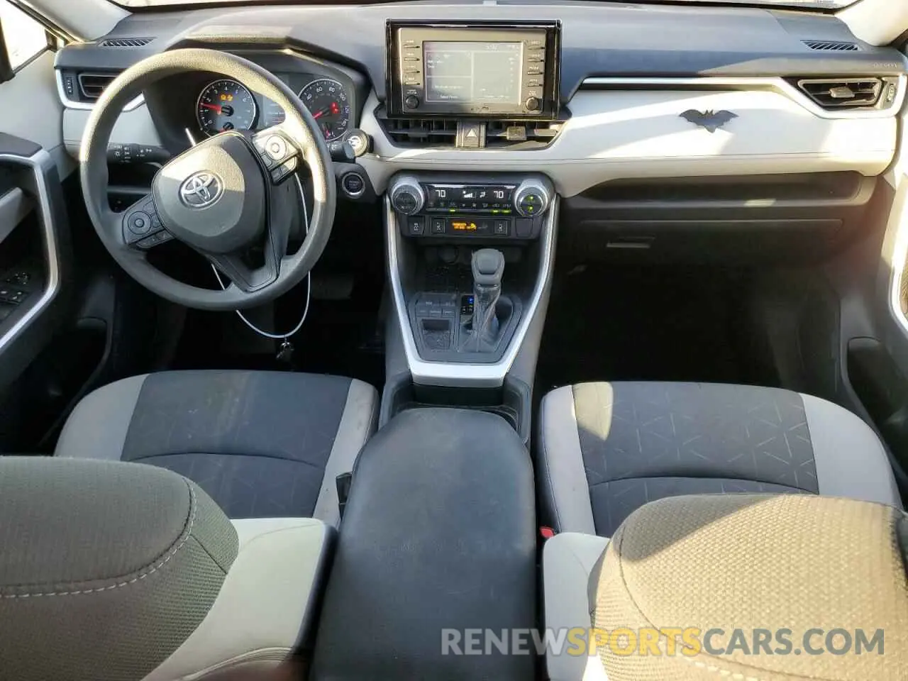 8 Photograph of a damaged car 2T3W1RFV2KW005911 TOYOTA RAV4 2019