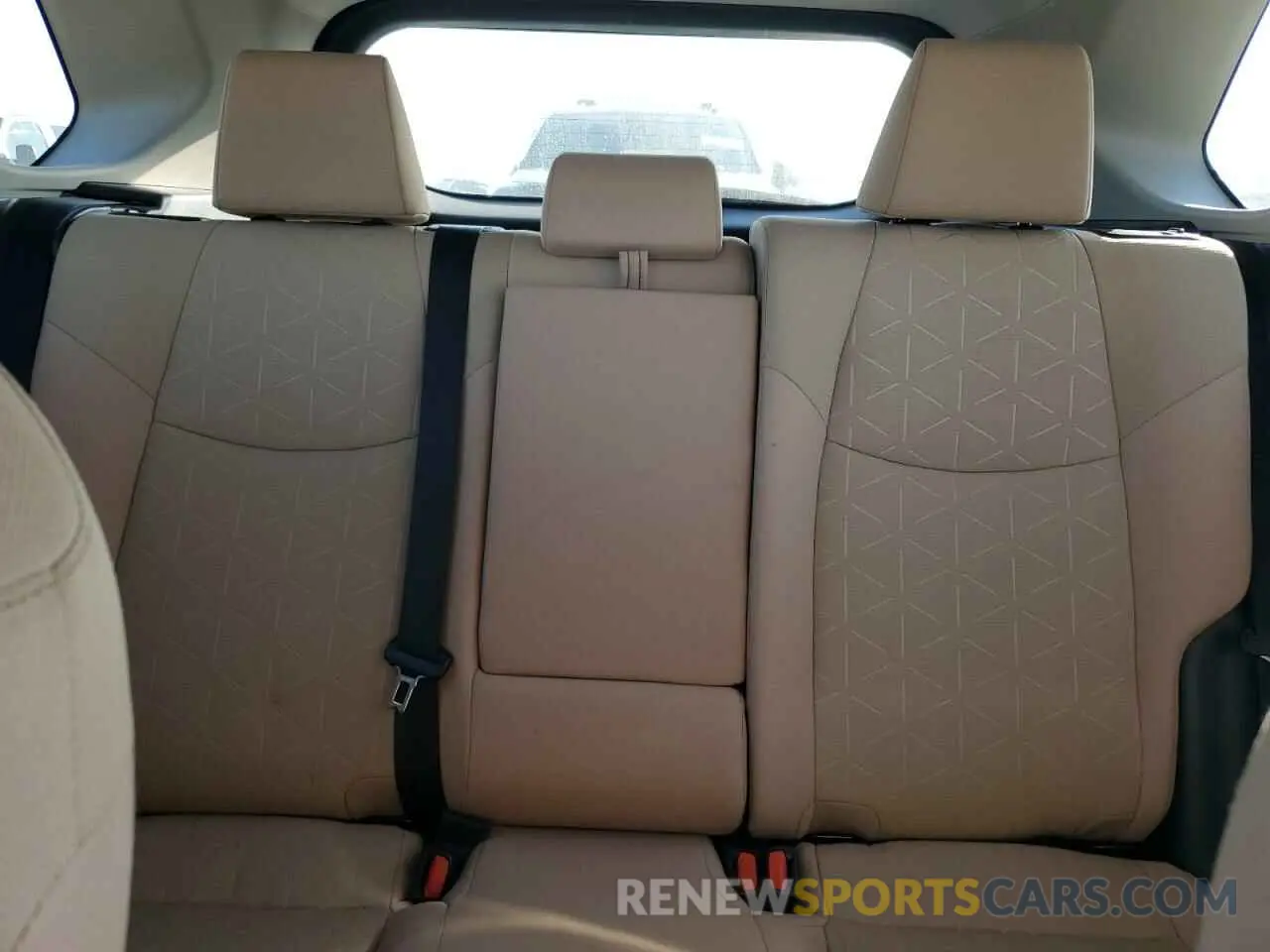 10 Photograph of a damaged car 2T3W1RFV2KW008940 TOYOTA RAV4 2019