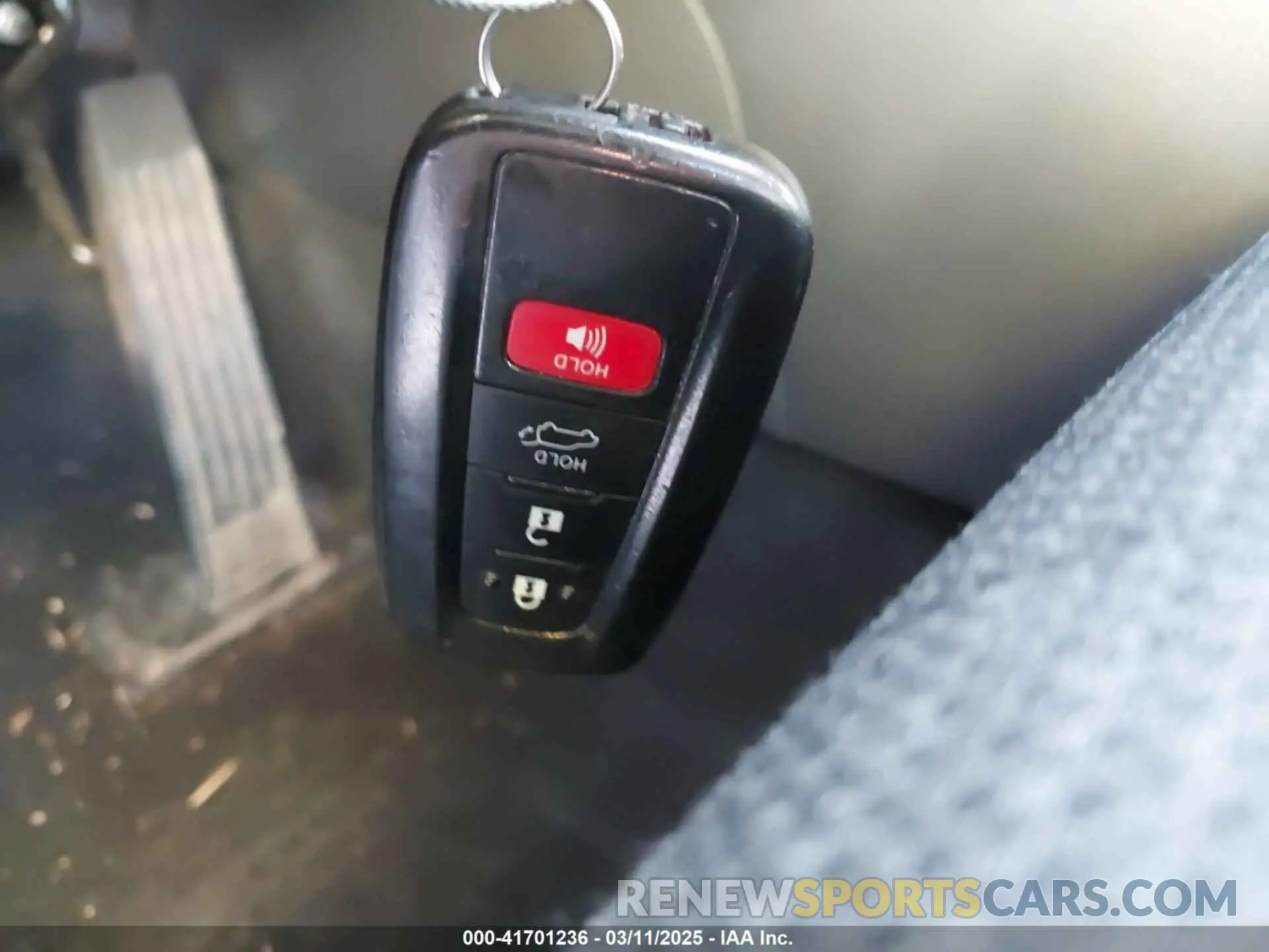 11 Photograph of a damaged car 2T3W1RFV3KC002372 TOYOTA RAV4 2019