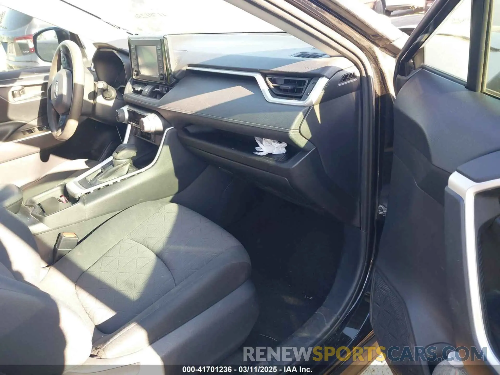 5 Photograph of a damaged car 2T3W1RFV3KC002372 TOYOTA RAV4 2019