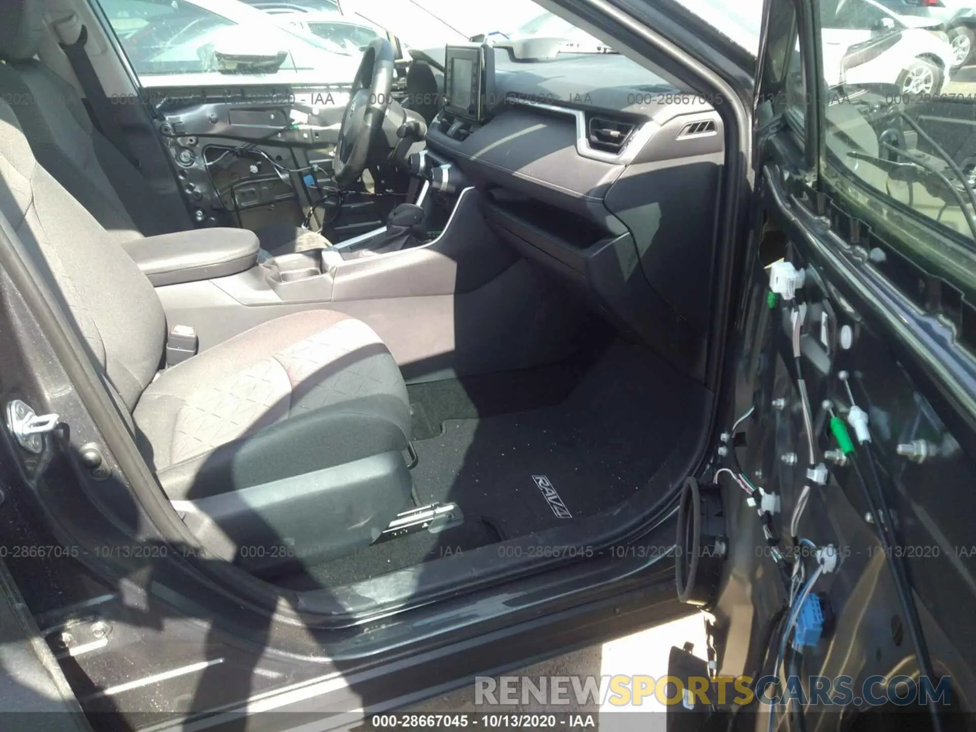 5 Photograph of a damaged car 2T3W1RFV3KC012951 TOYOTA RAV4 2019