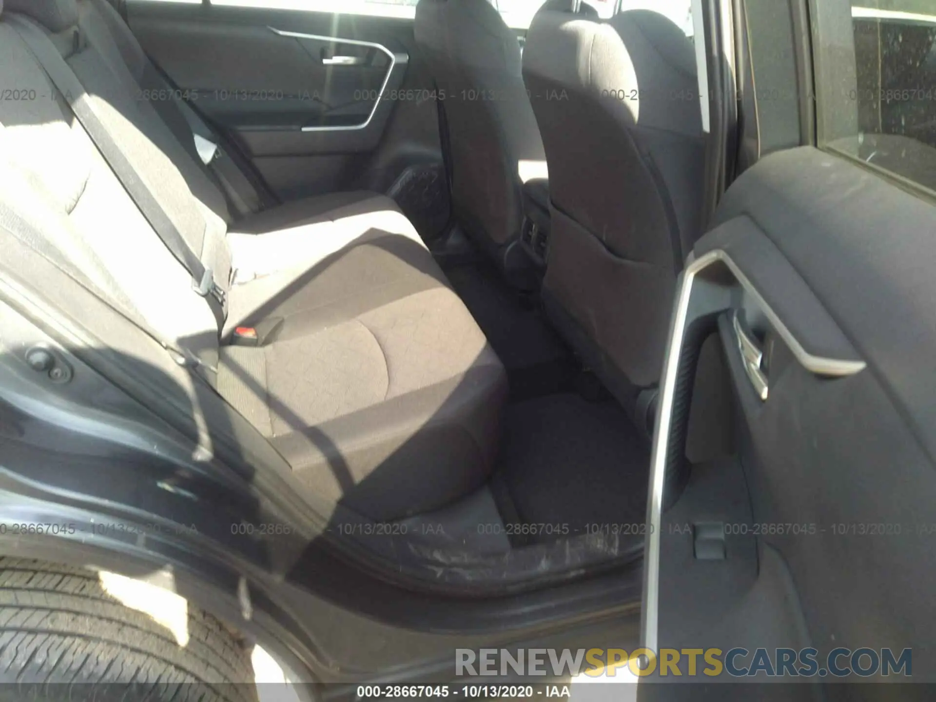 8 Photograph of a damaged car 2T3W1RFV3KC012951 TOYOTA RAV4 2019