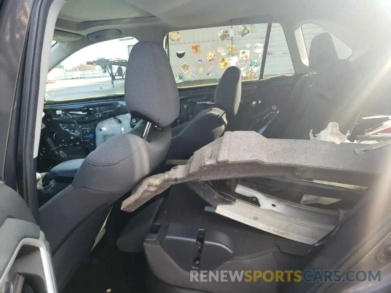 10 Photograph of a damaged car 2T3W1RFV3KW006162 TOYOTA RAV4 2019