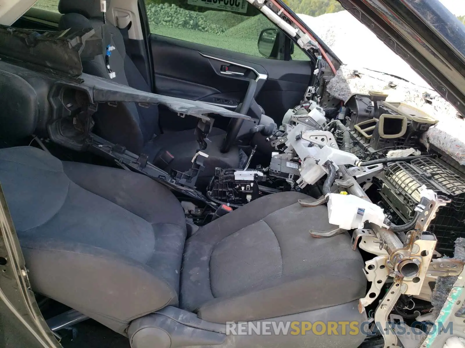 5 Photograph of a damaged car 2T3W1RFV3KW013175 TOYOTA RAV4 2019