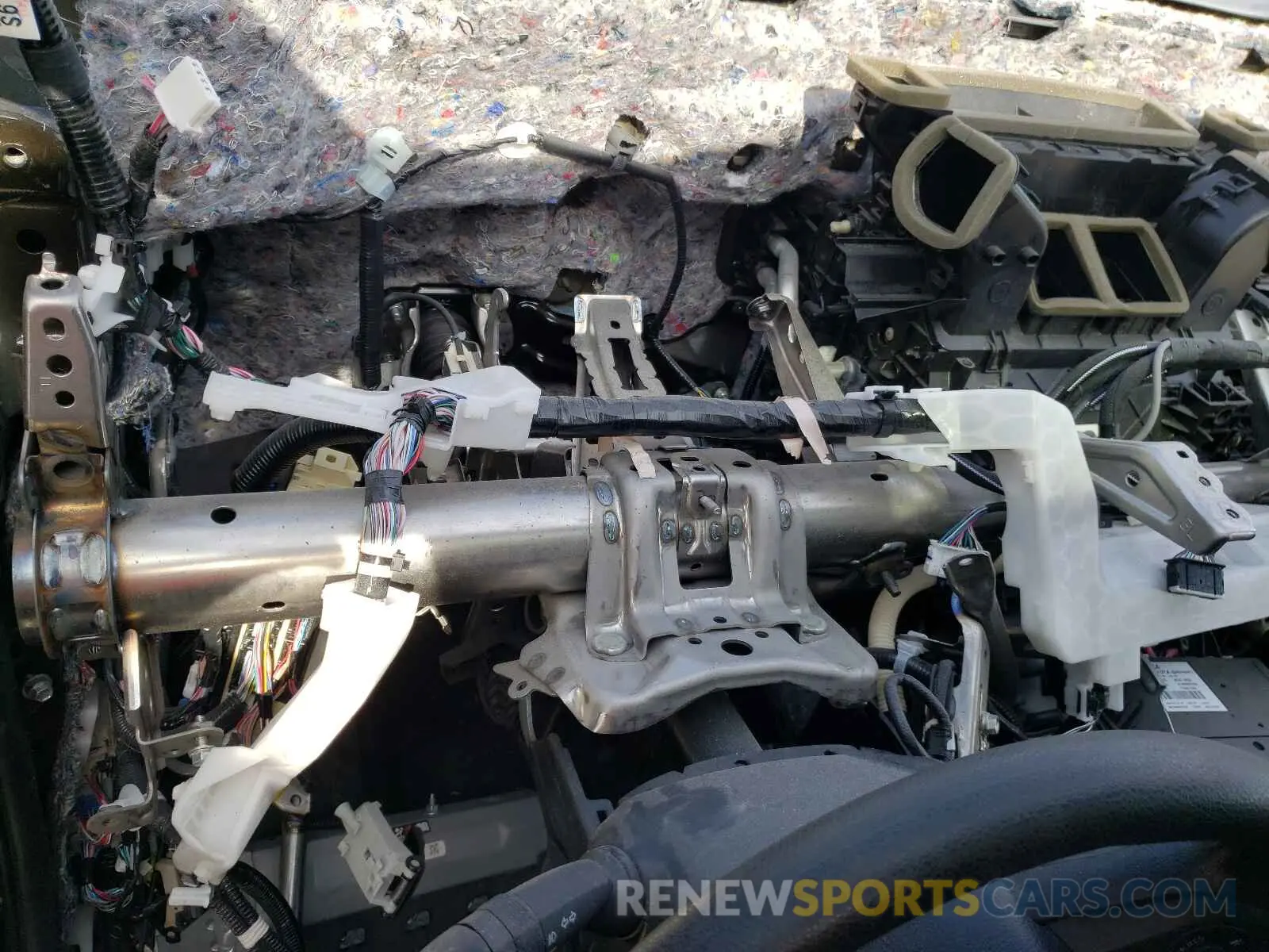 8 Photograph of a damaged car 2T3W1RFV3KW013175 TOYOTA RAV4 2019