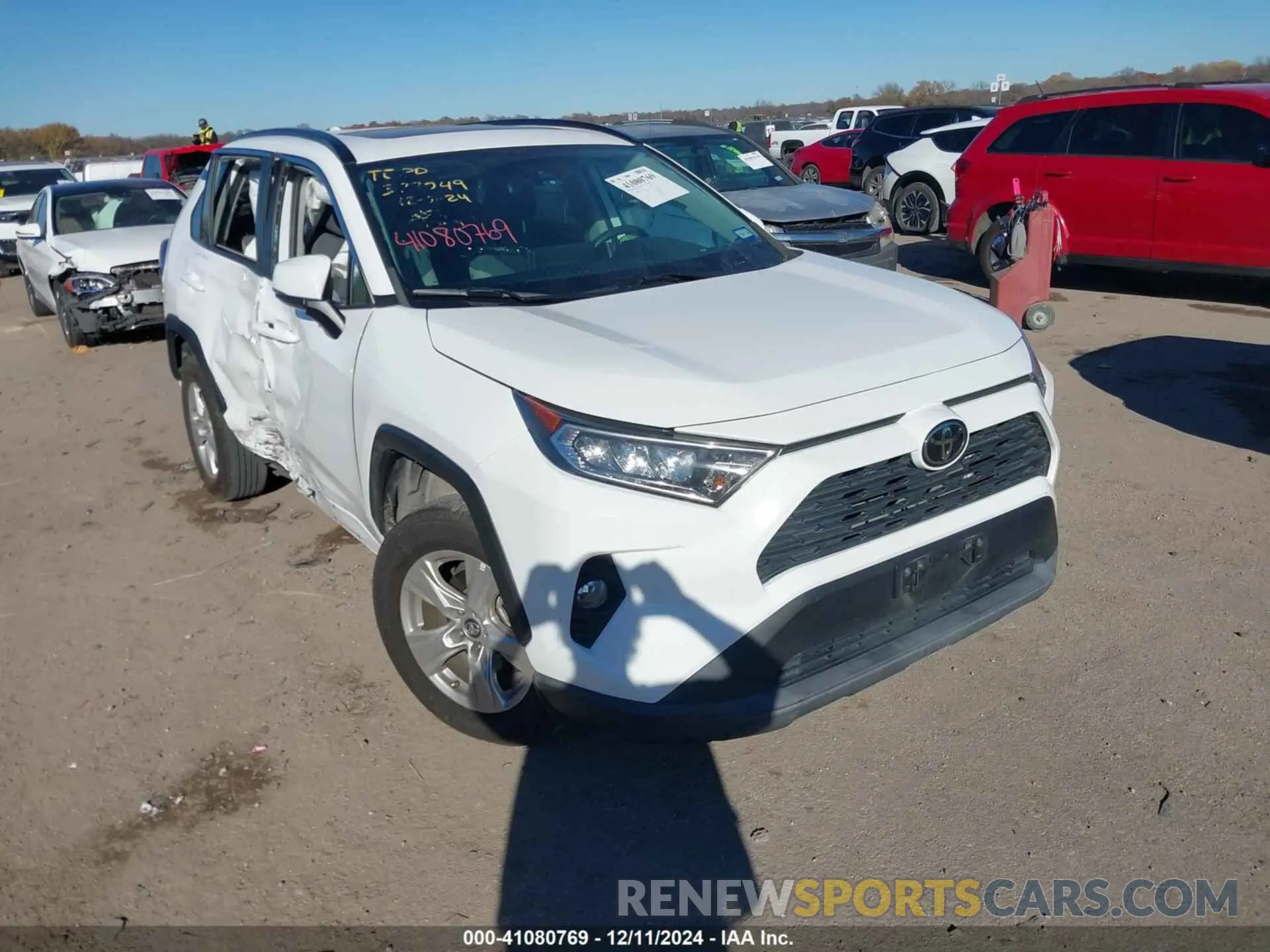 1 Photograph of a damaged car 2T3W1RFV4KC005538 TOYOTA RAV4 2019