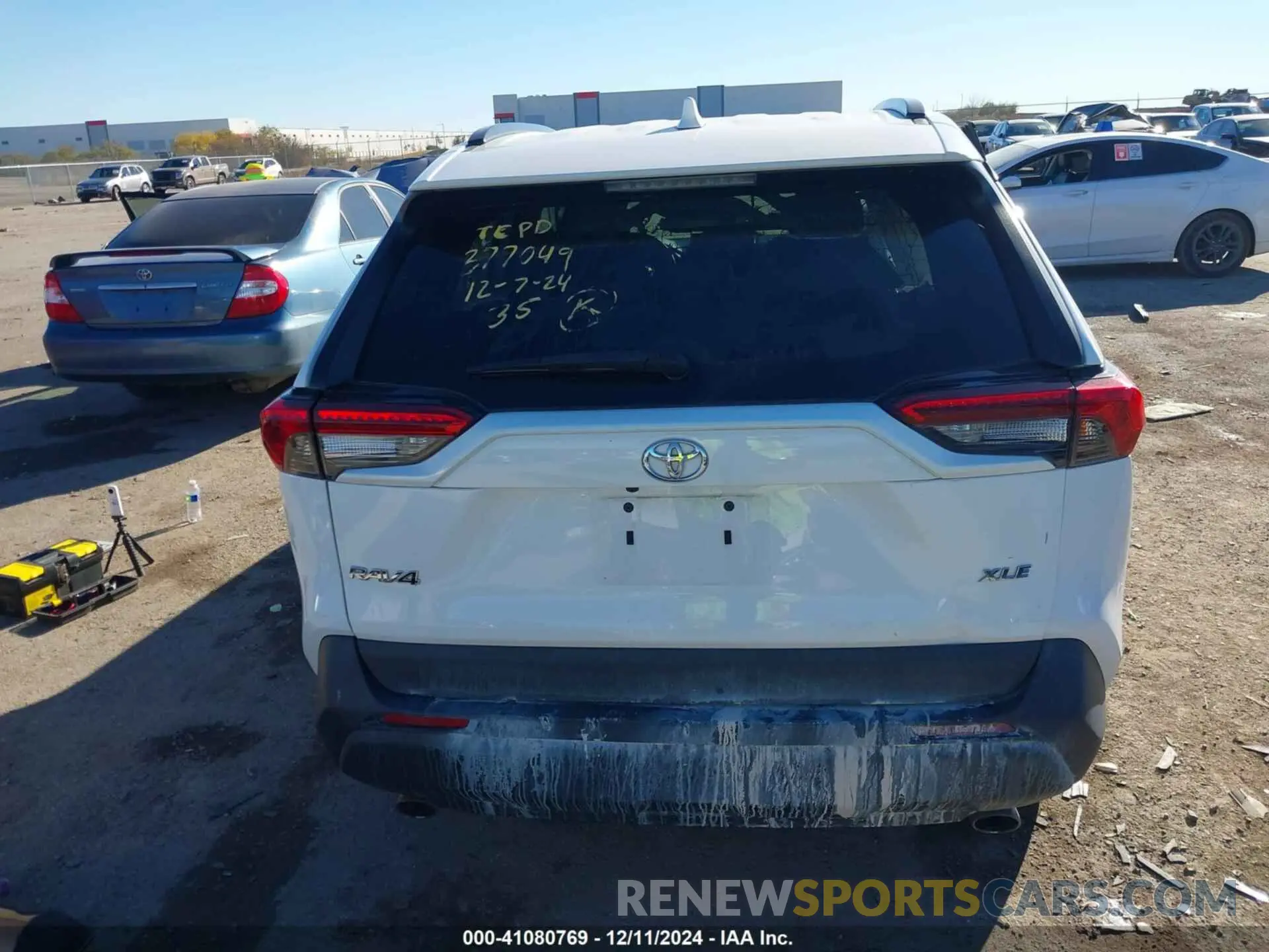 16 Photograph of a damaged car 2T3W1RFV4KC005538 TOYOTA RAV4 2019