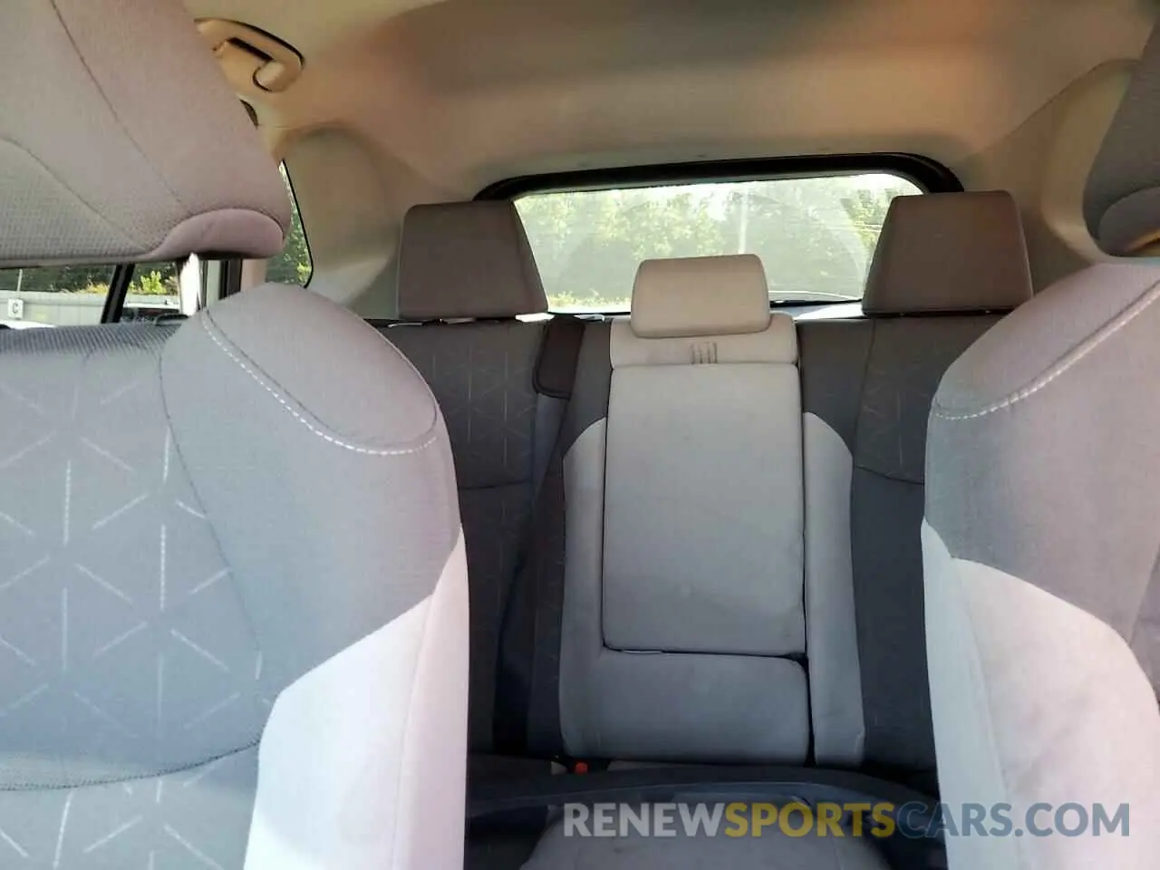 10 Фотография поврежденного автомобиля 2T3W1RFV4KW011788 TOYOTA RAV4 2019