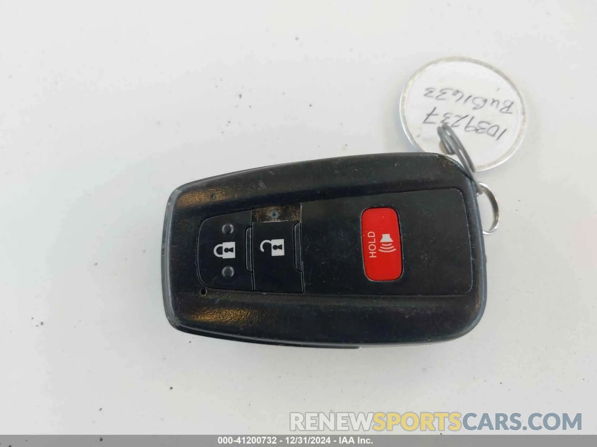11 Photograph of a damaged car 2T3W1RFV4KW013069 TOYOTA RAV4 2019