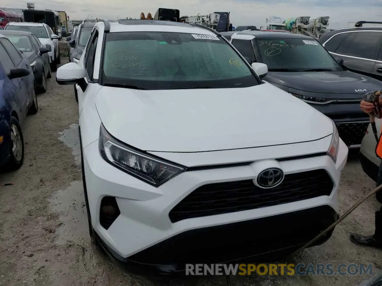 5 Фотография поврежденного автомобиля 2T3W1RFV4KW015176 TOYOTA RAV4 2019
