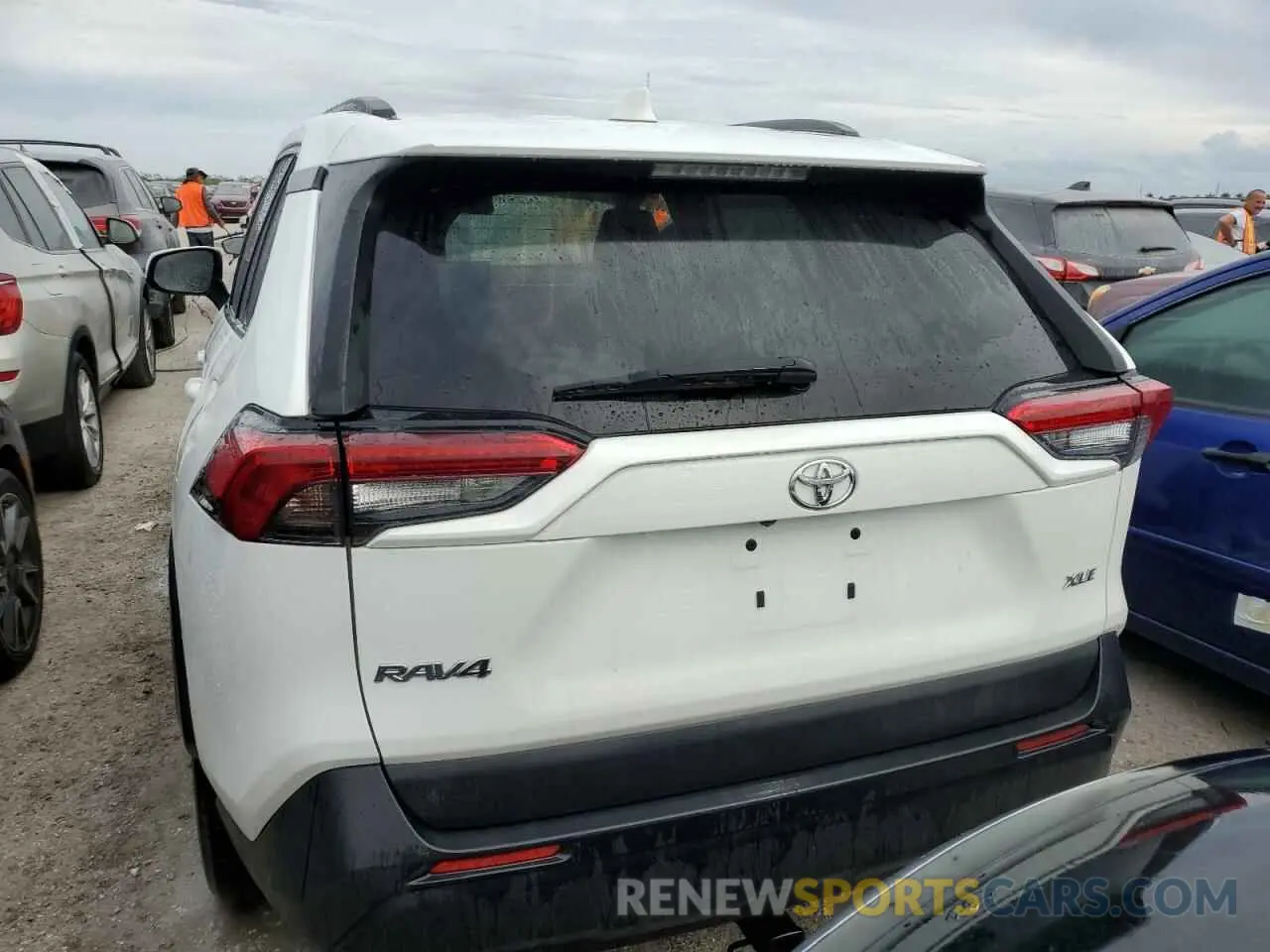 6 Фотография поврежденного автомобиля 2T3W1RFV4KW015176 TOYOTA RAV4 2019