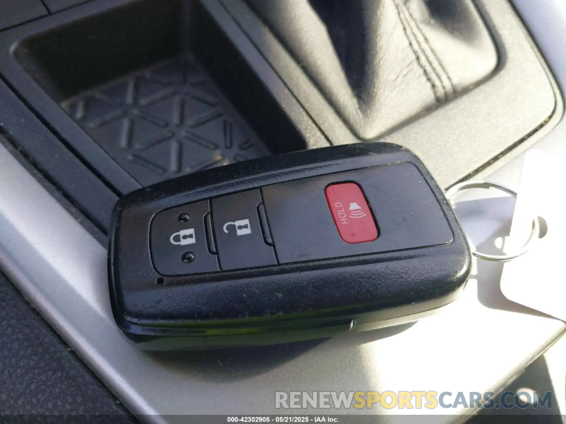 11 Photograph of a damaged car 2T3W1RFV4KW057153 TOYOTA RAV4 2019