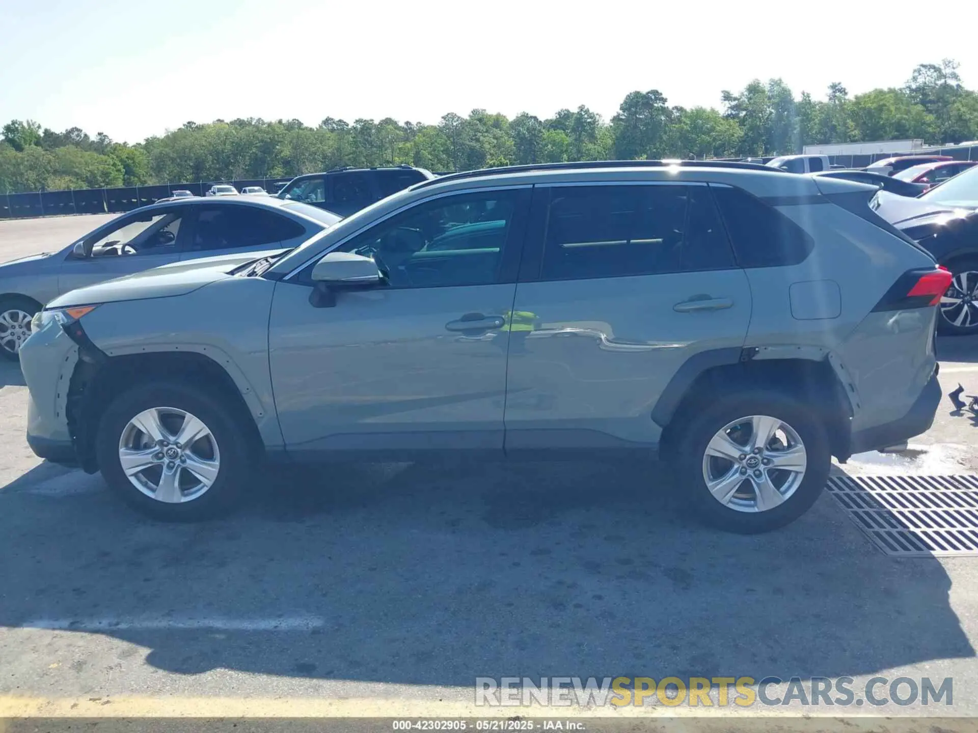 15 Photograph of a damaged car 2T3W1RFV4KW057153 TOYOTA RAV4 2019