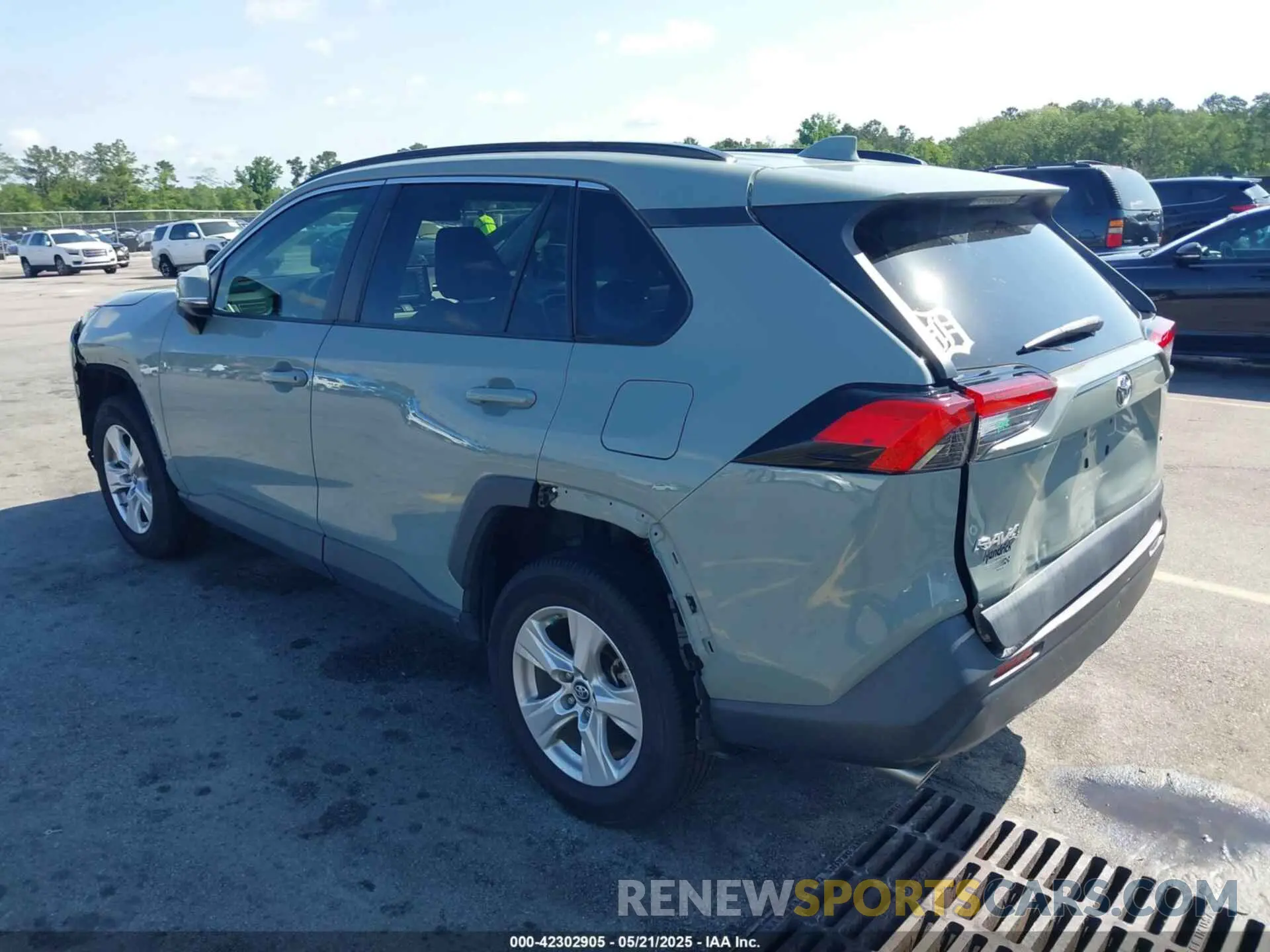 3 Photograph of a damaged car 2T3W1RFV4KW057153 TOYOTA RAV4 2019