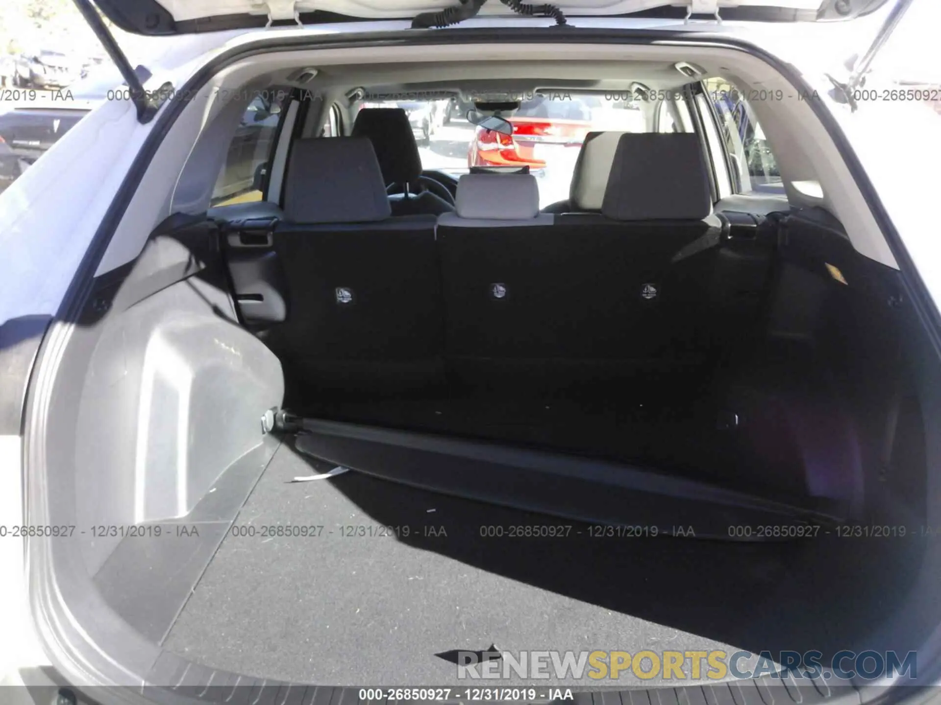 8 Photograph of a damaged car 2T3W1RFV5KC004138 TOYOTA RAV4 2019