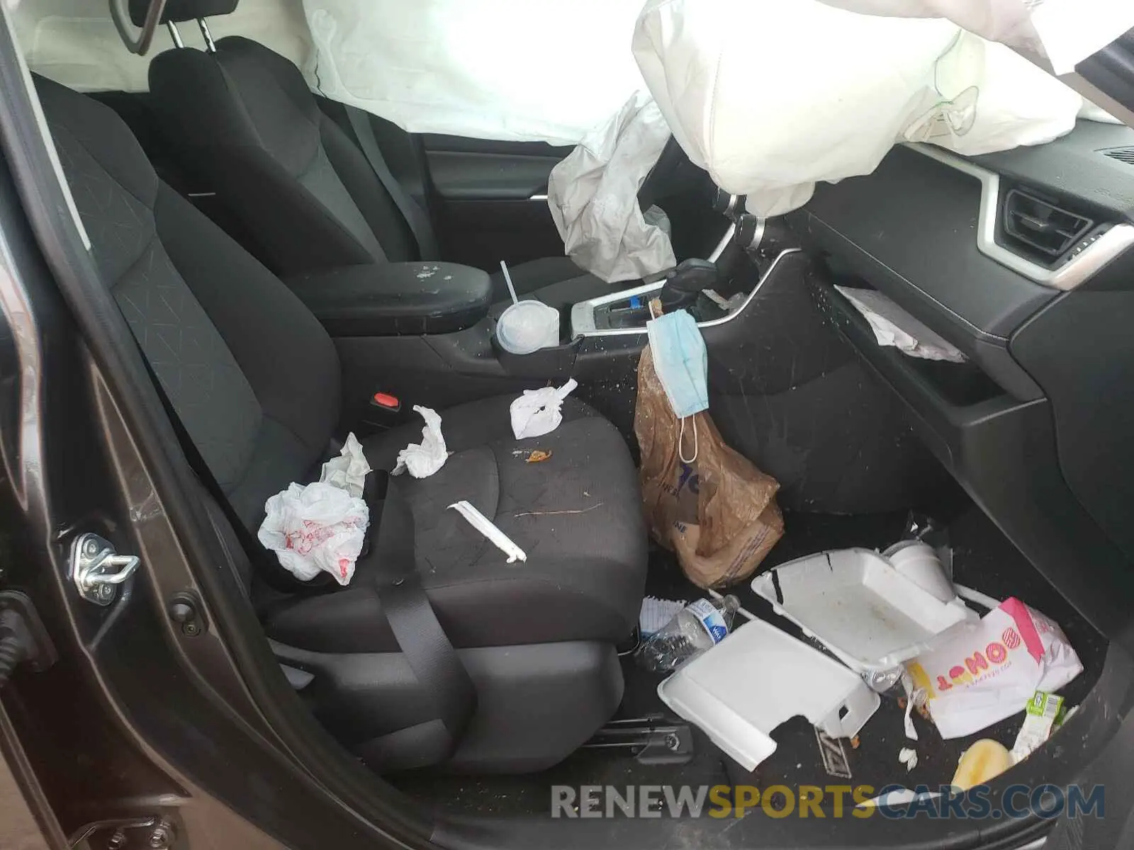 5 Photograph of a damaged car 2T3W1RFV5KC014250 TOYOTA RAV4 2019