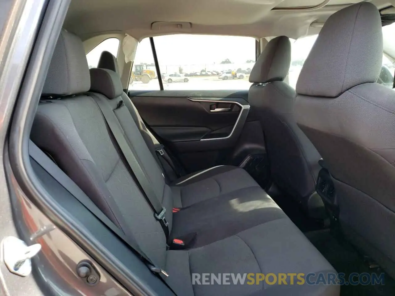 10 Photograph of a damaged car 2T3W1RFV5KW003540 TOYOTA RAV4 2019