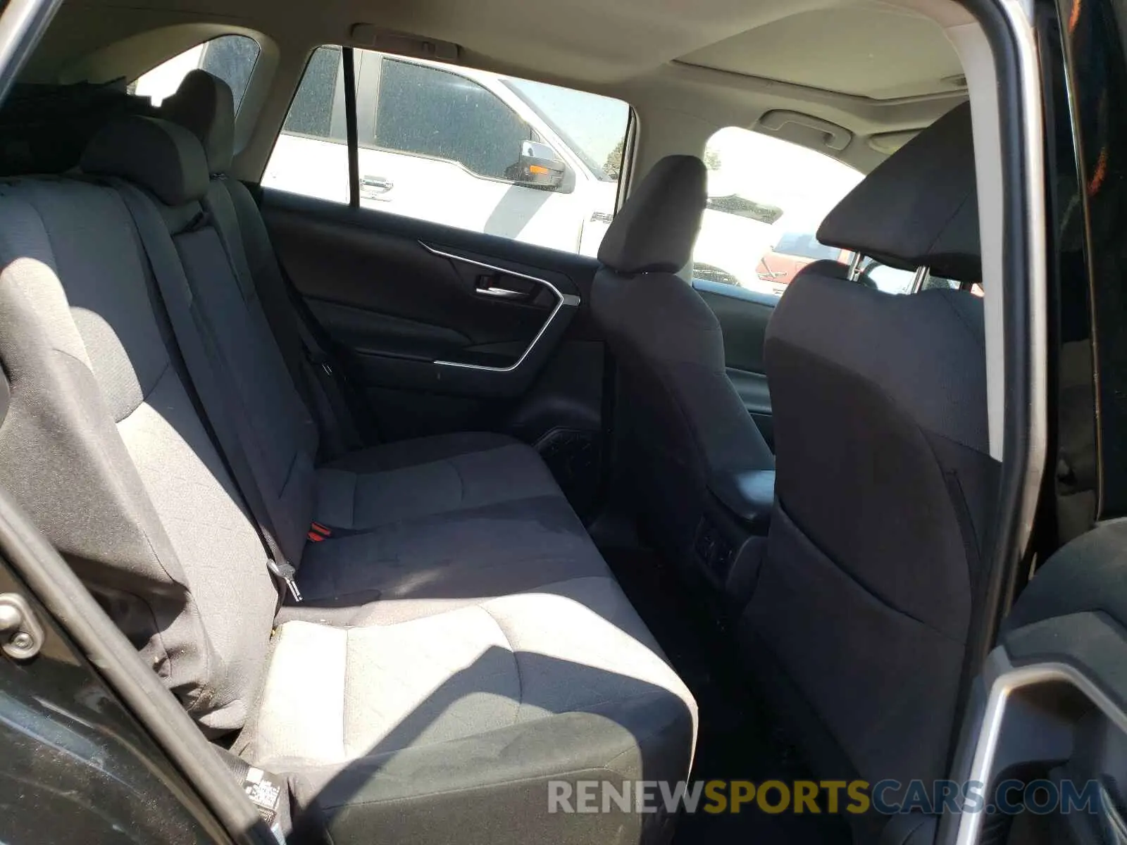 6 Фотография поврежденного автомобиля 2T3W1RFV5KW009838 TOYOTA RAV4 2019