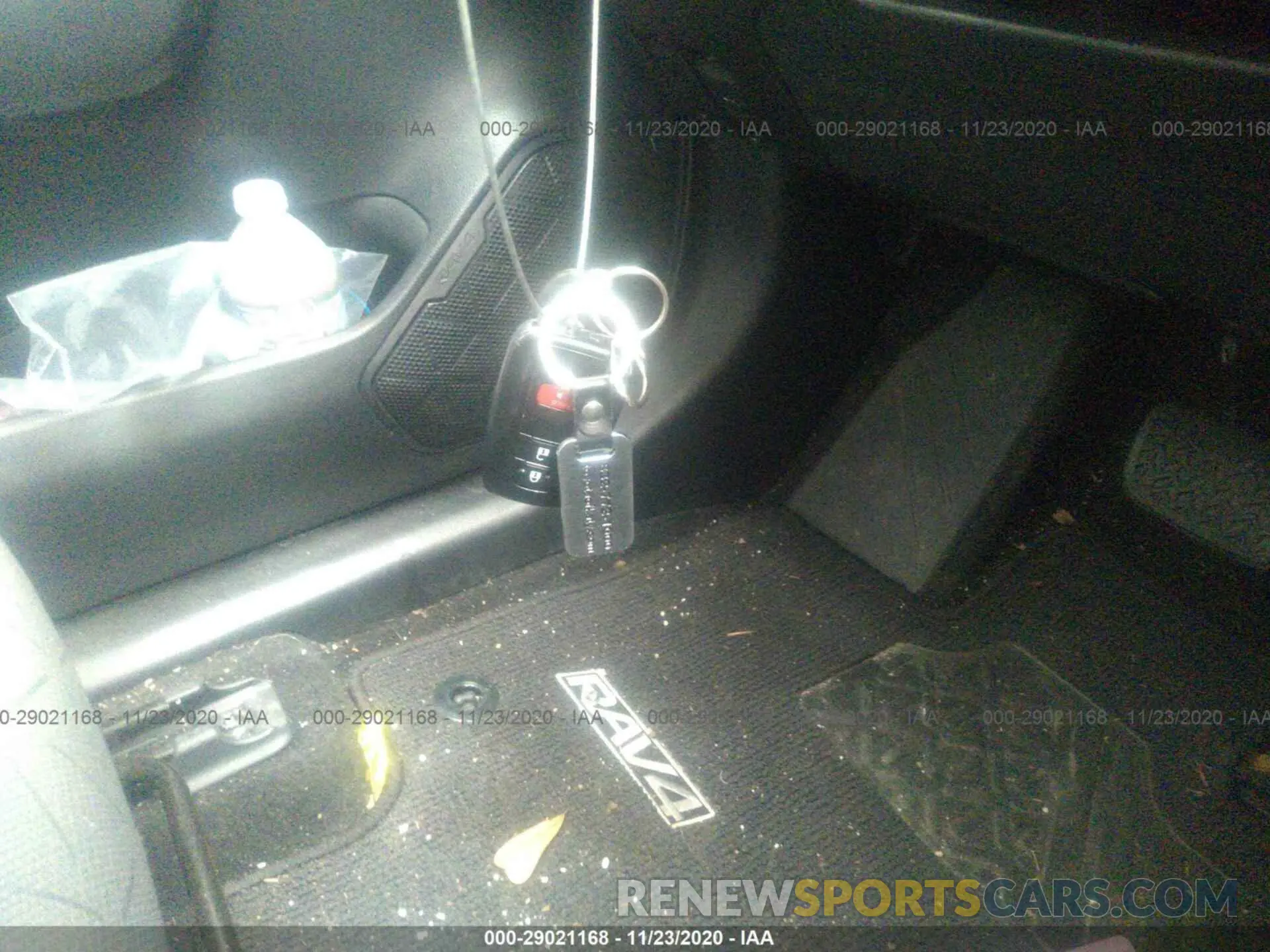 11 Photograph of a damaged car 2T3W1RFV6KW030701 TOYOTA RAV4 2019
