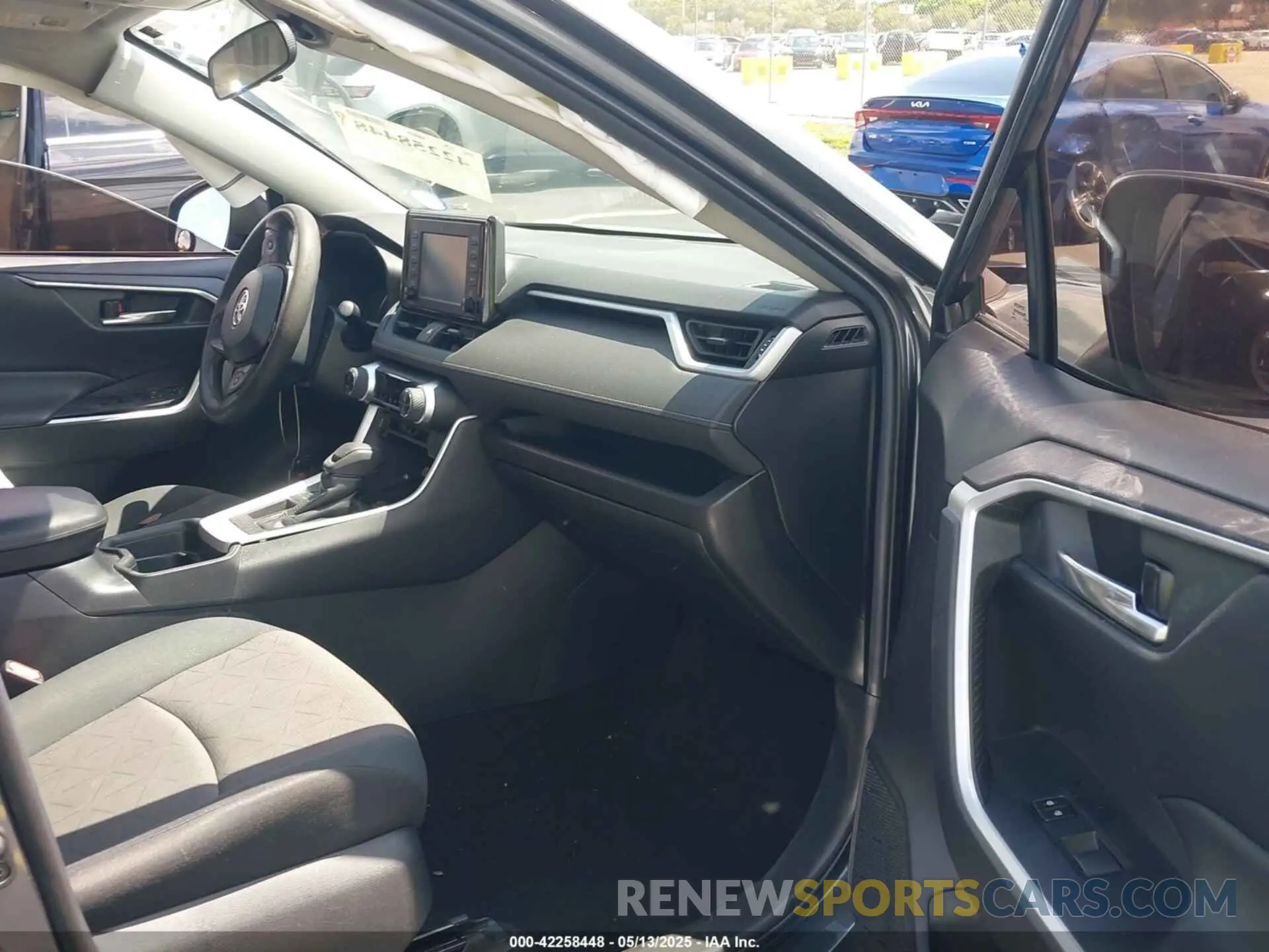 5 Photograph of a damaged car 2T3W1RFV7KC023595 TOYOTA RAV4 2019
