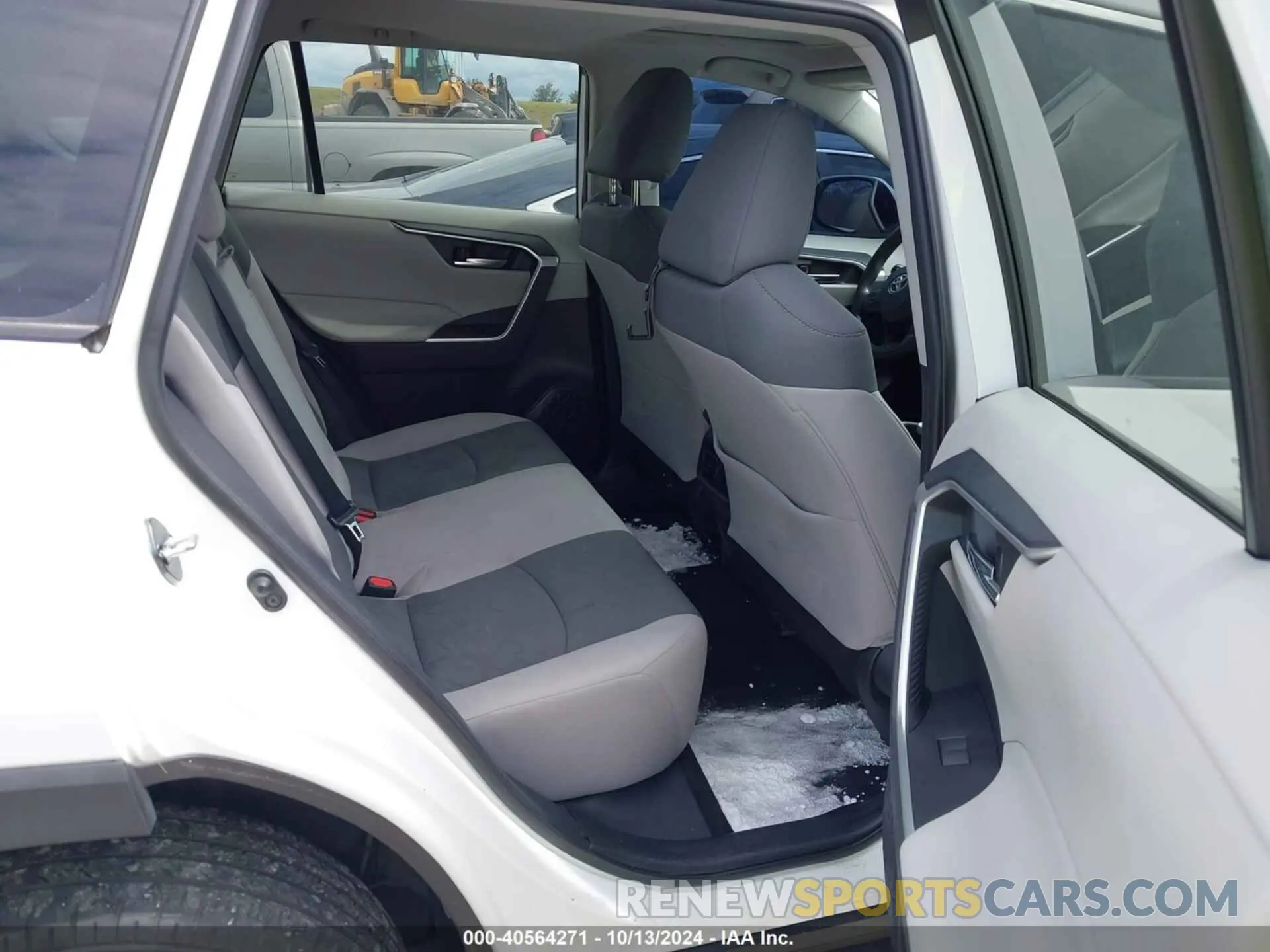 8 Photograph of a damaged car 2T3W1RFV7KC029851 TOYOTA RAV4 2019