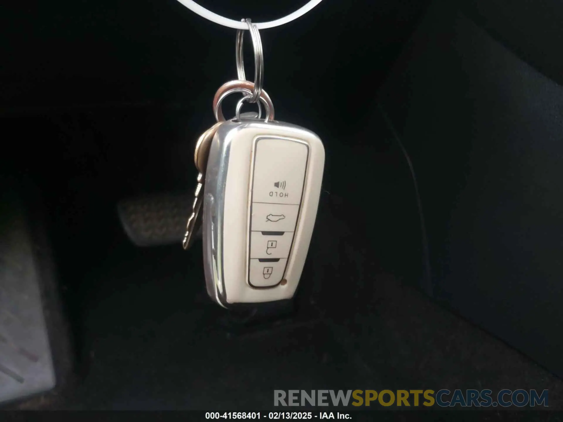 11 Photograph of a damaged car 2T3W1RFV7KC030045 TOYOTA RAV4 2019