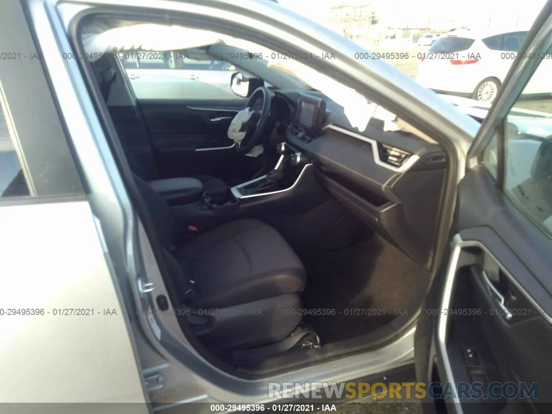 5 Photograph of a damaged car 2T3W1RFV7KW012885 TOYOTA RAV4 2019
