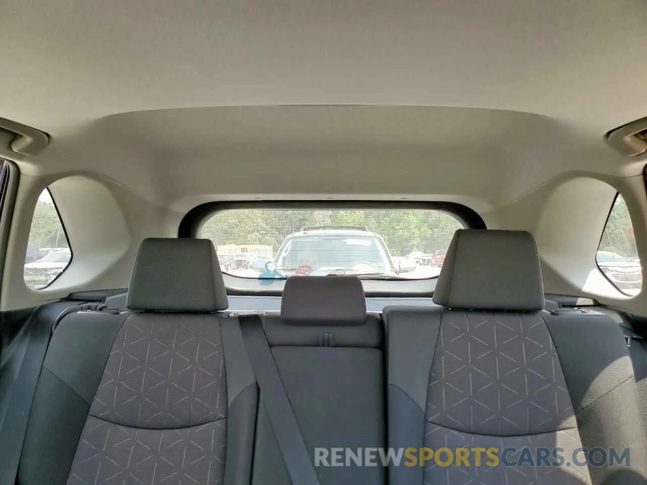 10 Photograph of a damaged car 2T3W1RFV7KW019934 TOYOTA RAV4 2019