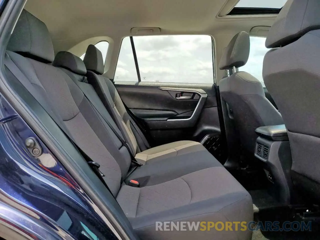 11 Photograph of a damaged car 2T3W1RFV7KW019934 TOYOTA RAV4 2019