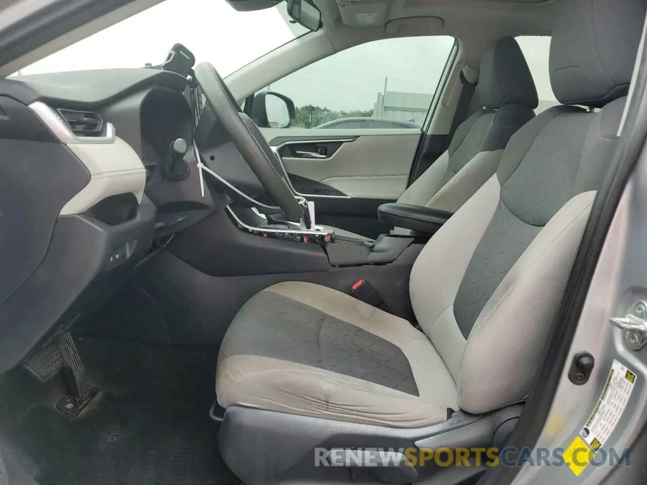 7 Photograph of a damaged car 2T3W1RFV7KW030819 TOYOTA RAV4 2019