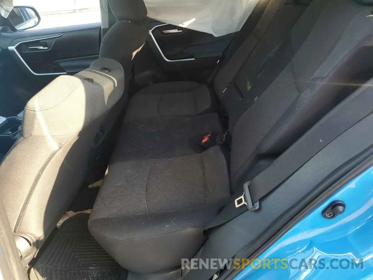 10 Photograph of a damaged car 2T3W1RFV7KW035258 TOYOTA RAV4 2019
