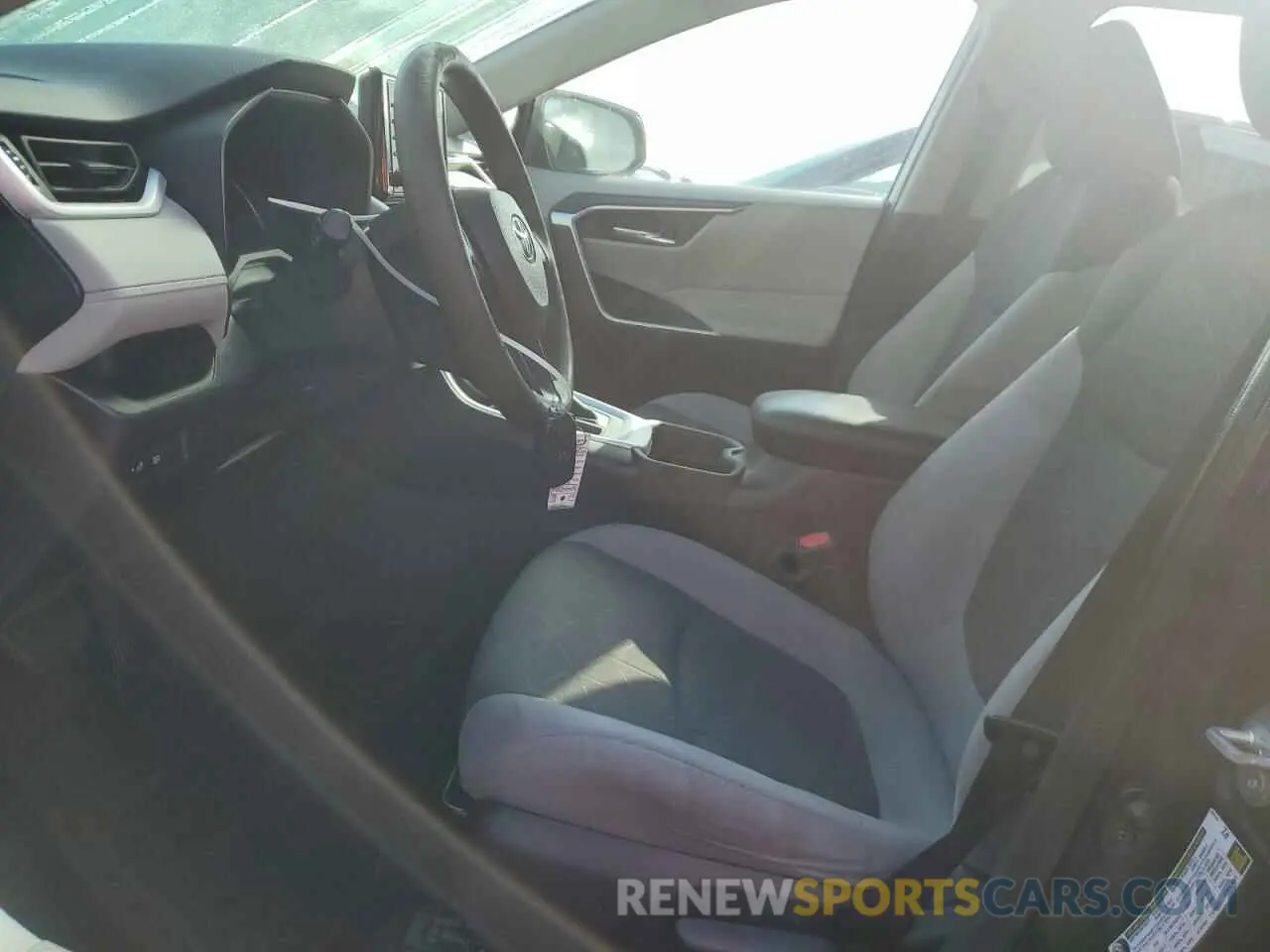 7 Photograph of a damaged car 2T3W1RFV8KC022410 TOYOTA RAV4 2019