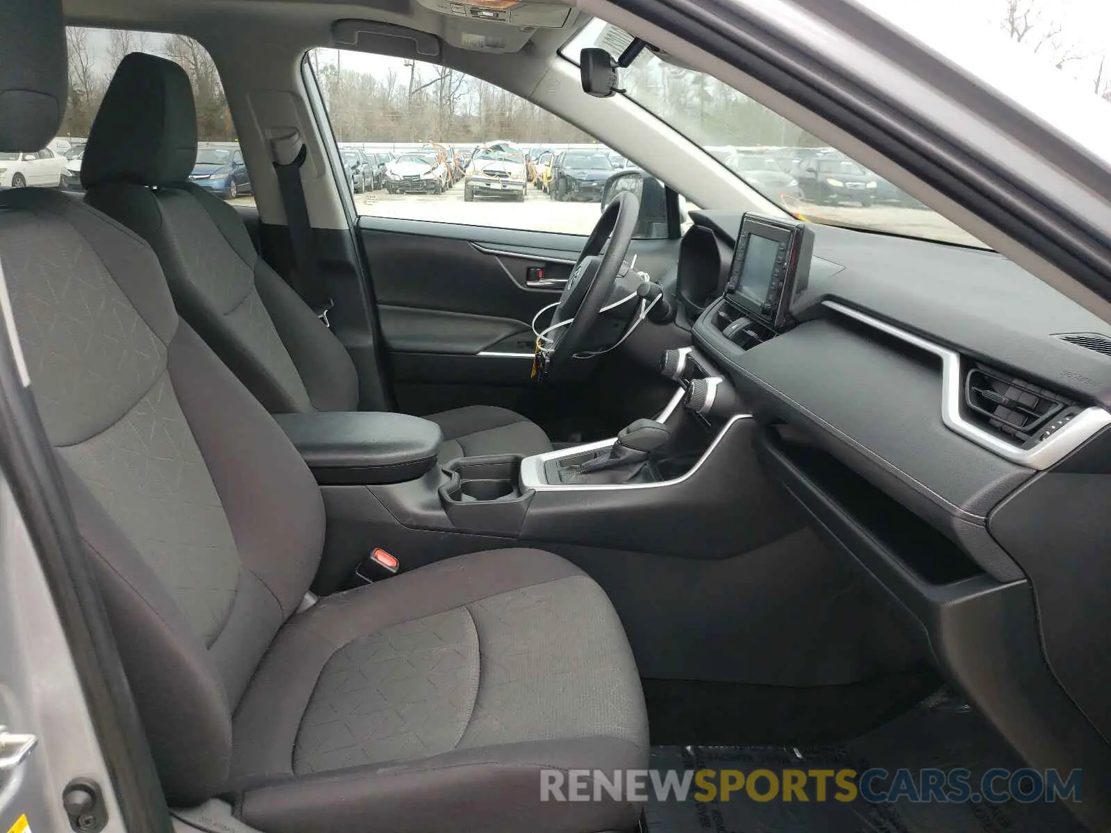5 Photograph of a damaged car 2T3W1RFV8KW003936 TOYOTA RAV4 2019