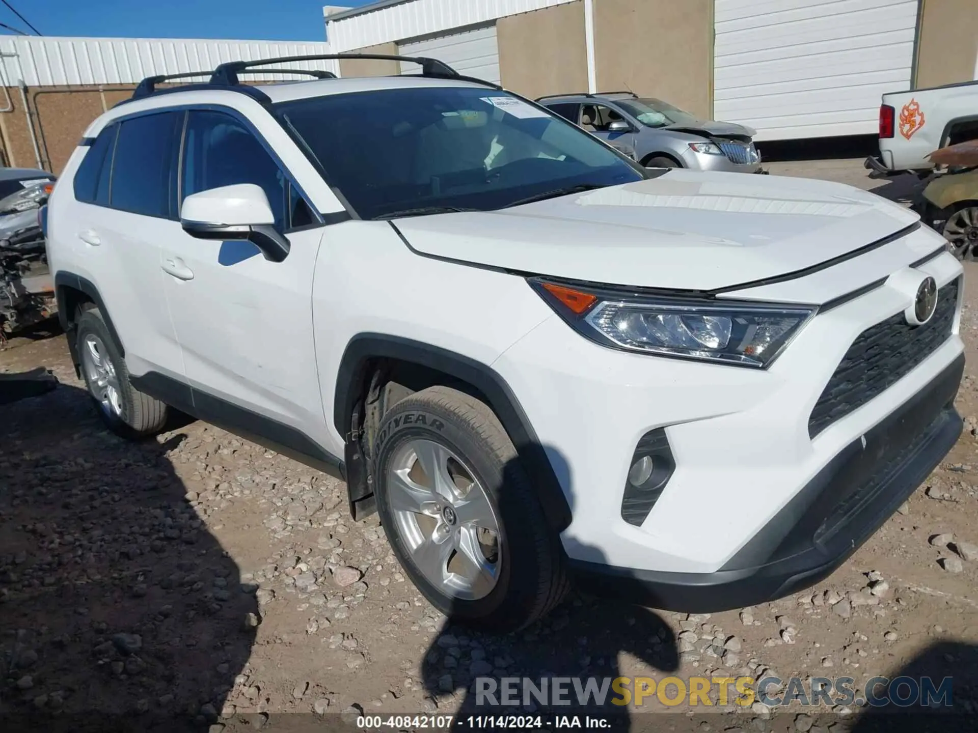 1 Photograph of a damaged car 2T3W1RFV8KW031560 TOYOTA RAV4 2019