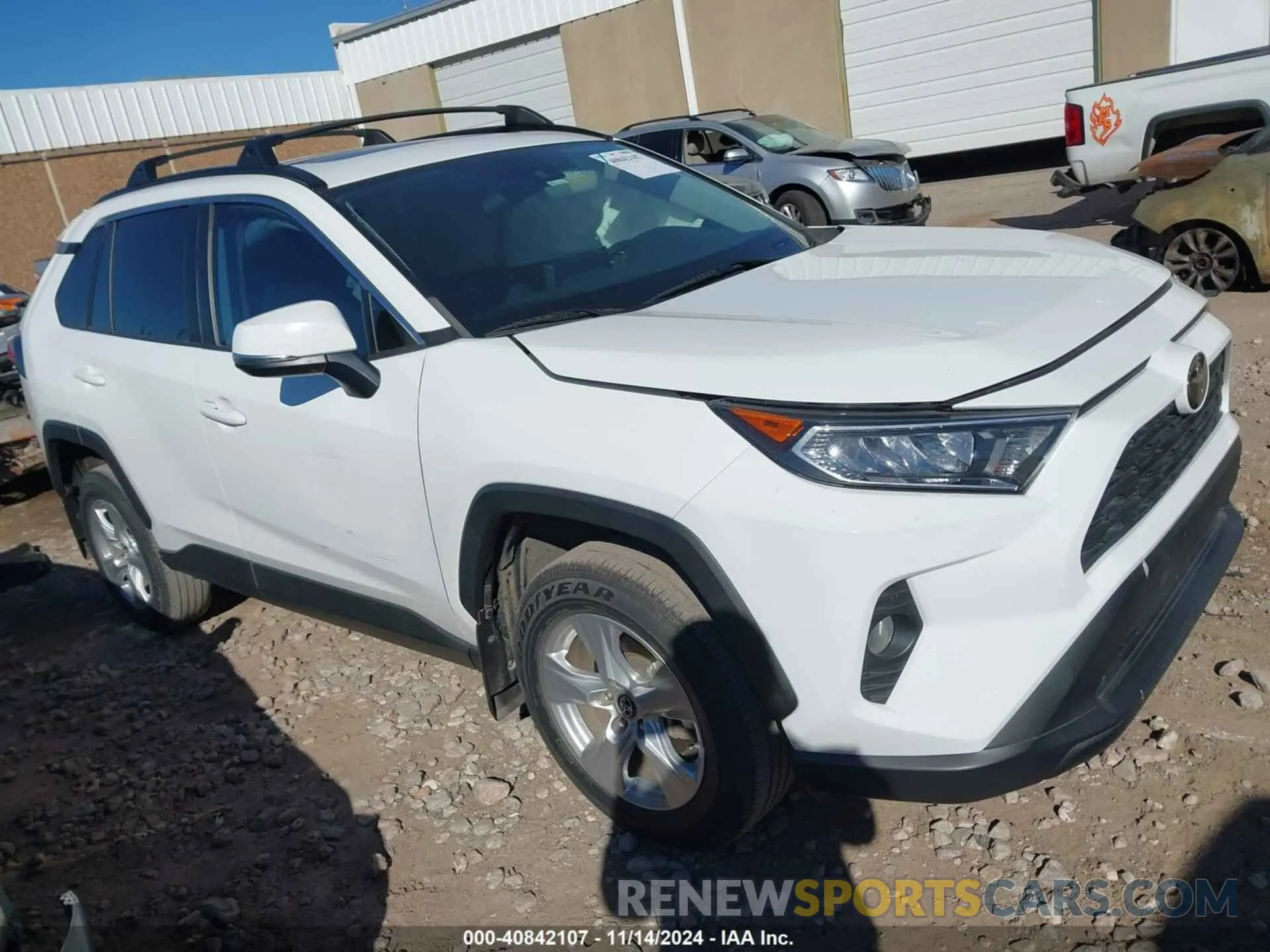 14 Photograph of a damaged car 2T3W1RFV8KW031560 TOYOTA RAV4 2019
