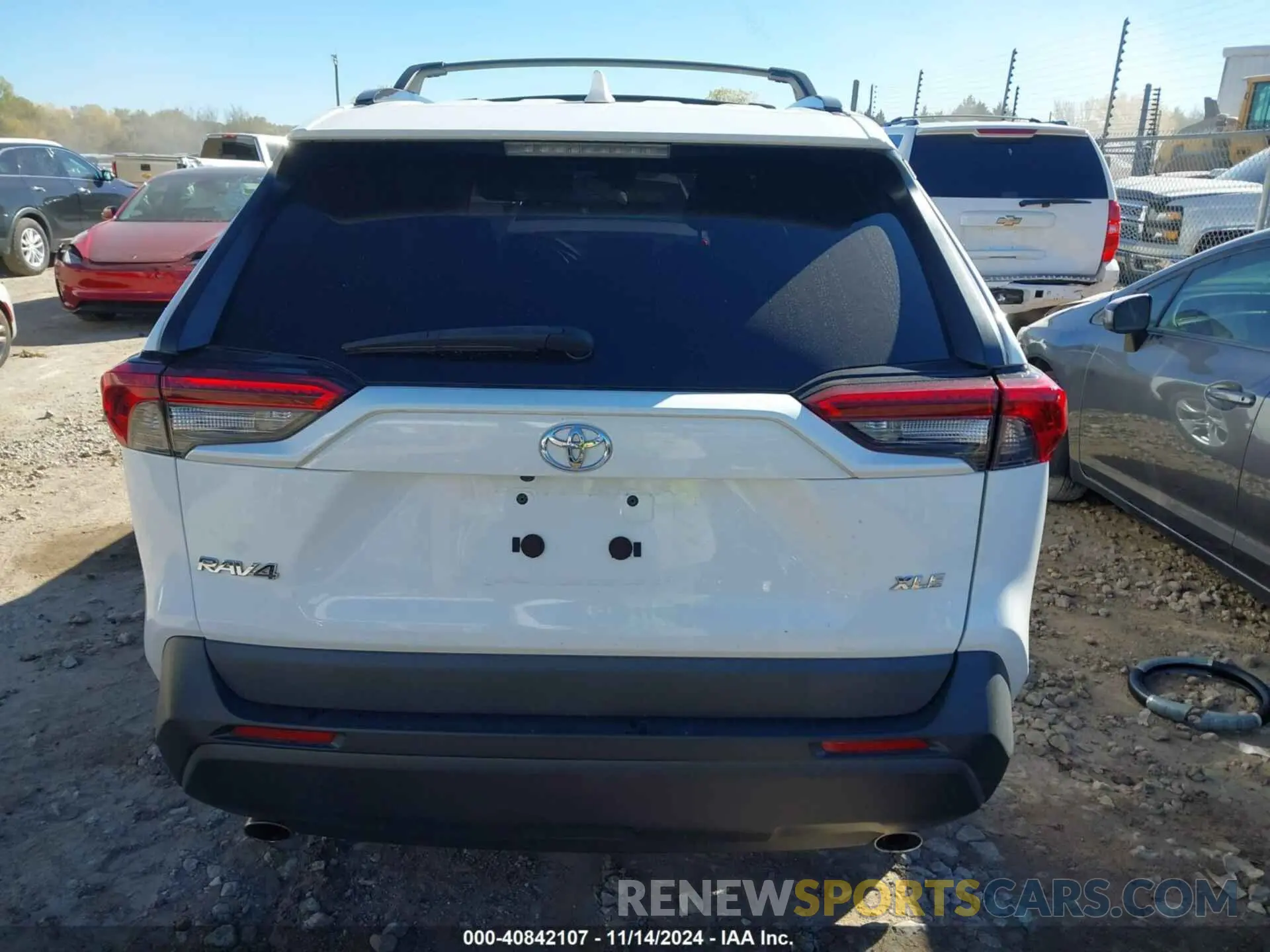 17 Photograph of a damaged car 2T3W1RFV8KW031560 TOYOTA RAV4 2019