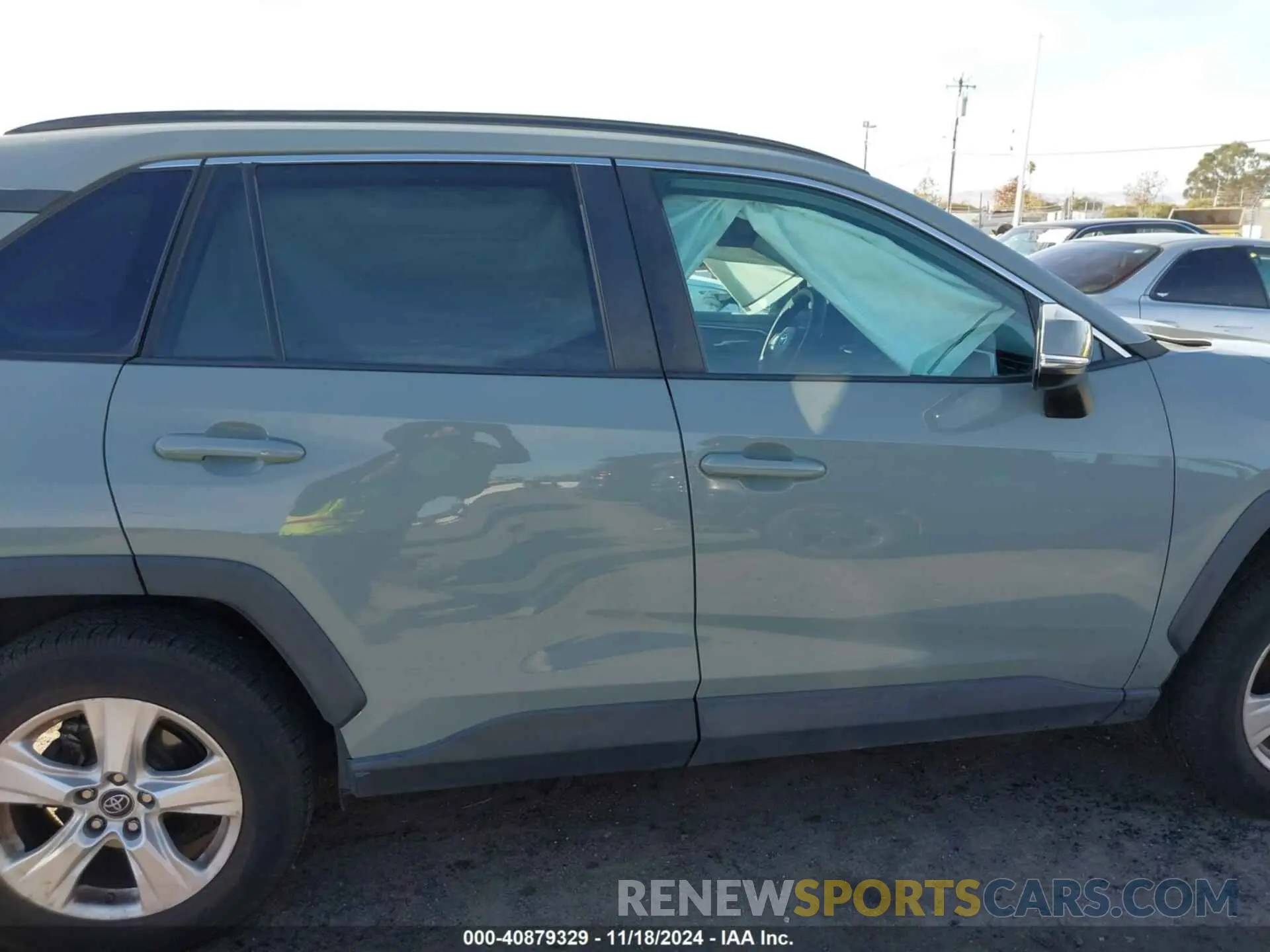 13 Photograph of a damaged car 2T3W1RFV8KW051937 TOYOTA RAV4 2019